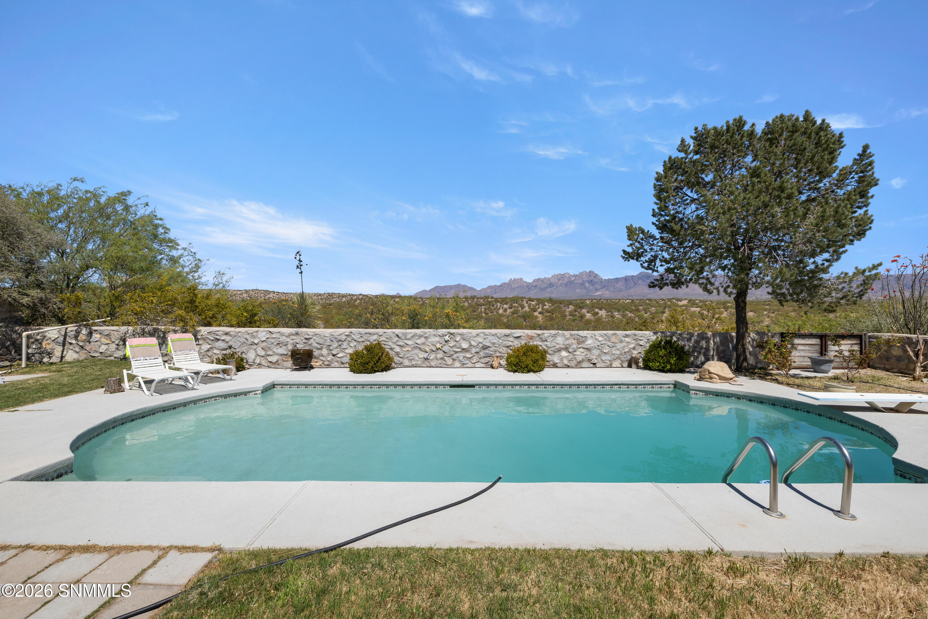 1655-Candelight-MLS-Camera-Guy-32