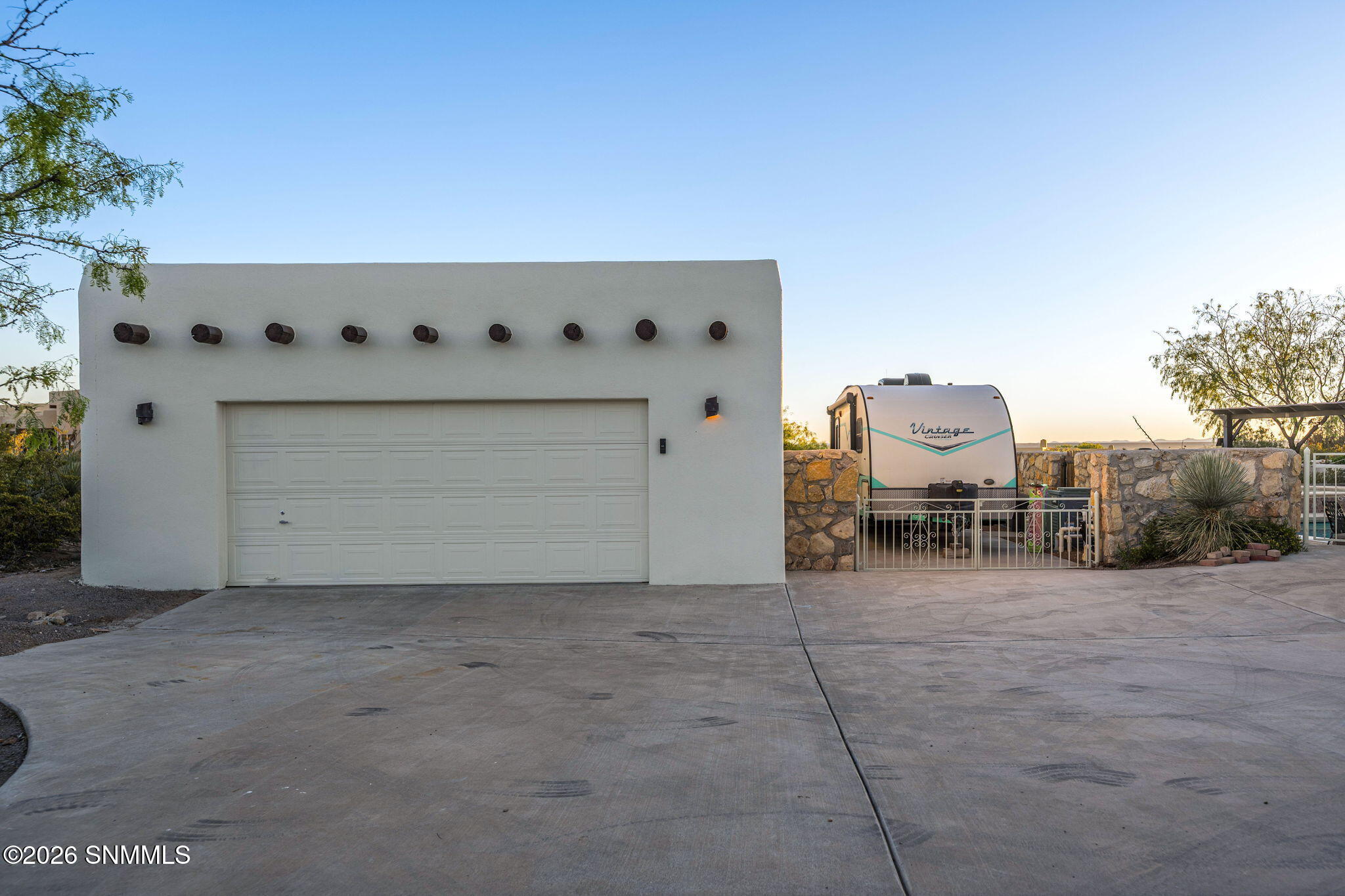 64-web-or-mls-Snappin Homes (Superstitio