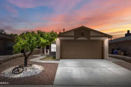 3731 Stoneway Road, Las Cruces, New Mexico 88012, 3 Bedrooms Bedrooms, ,2 BathroomsBathrooms,Residential,For Sale,Stoneway,2601262