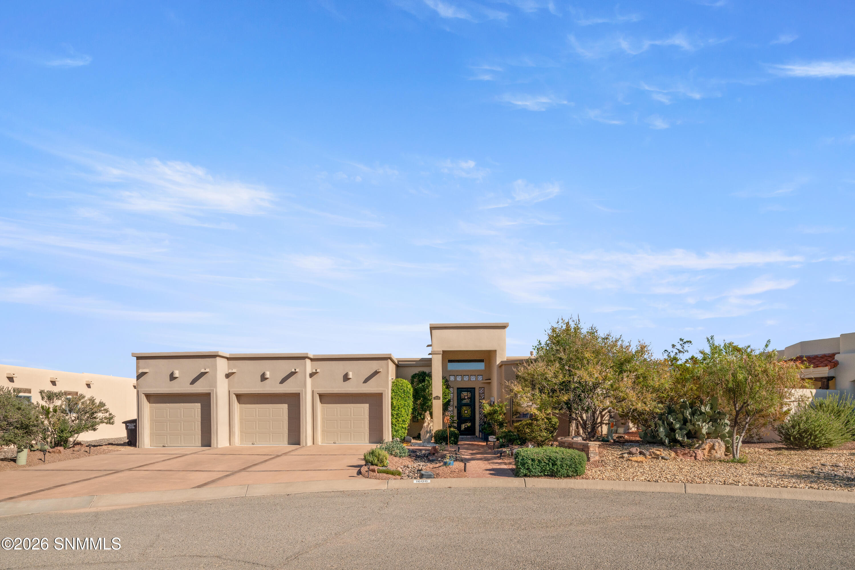 1606-Via-Diamante-MLS-Camera-Guy-1