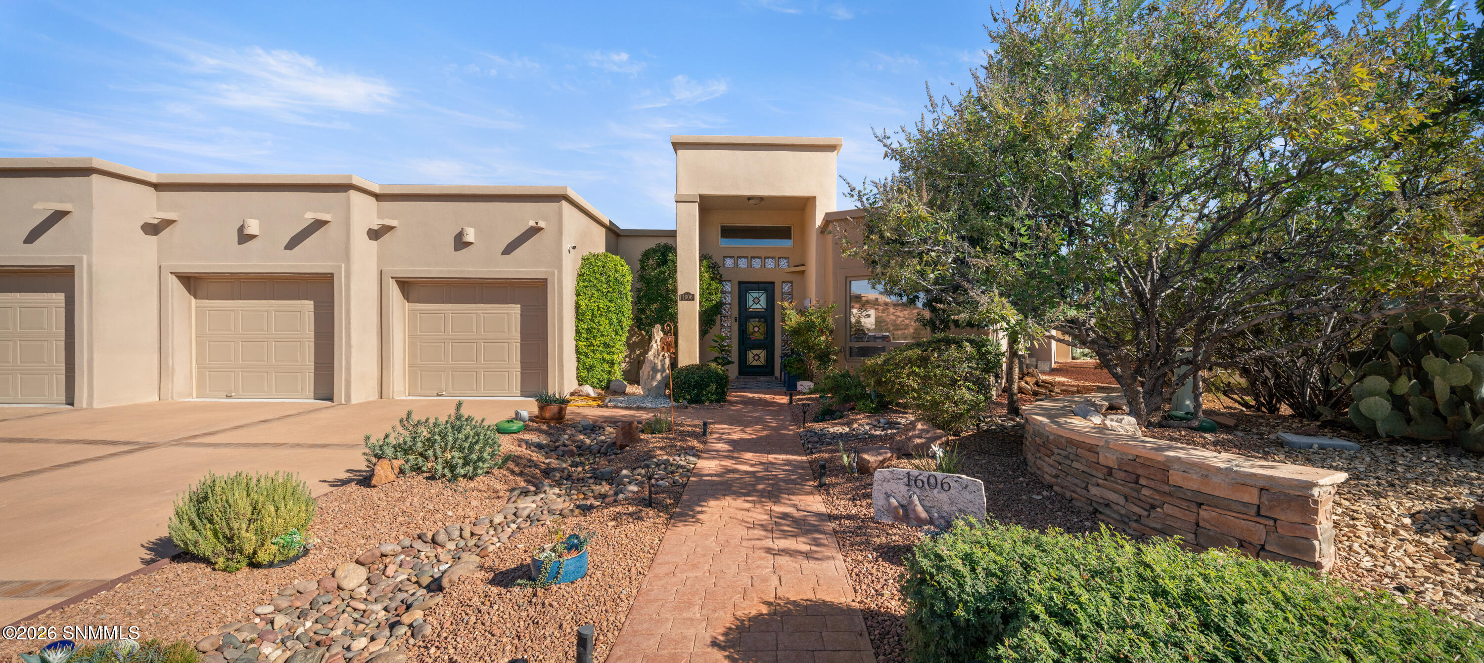 1606-Via-Diamante-MLS-Camera-Guy-4