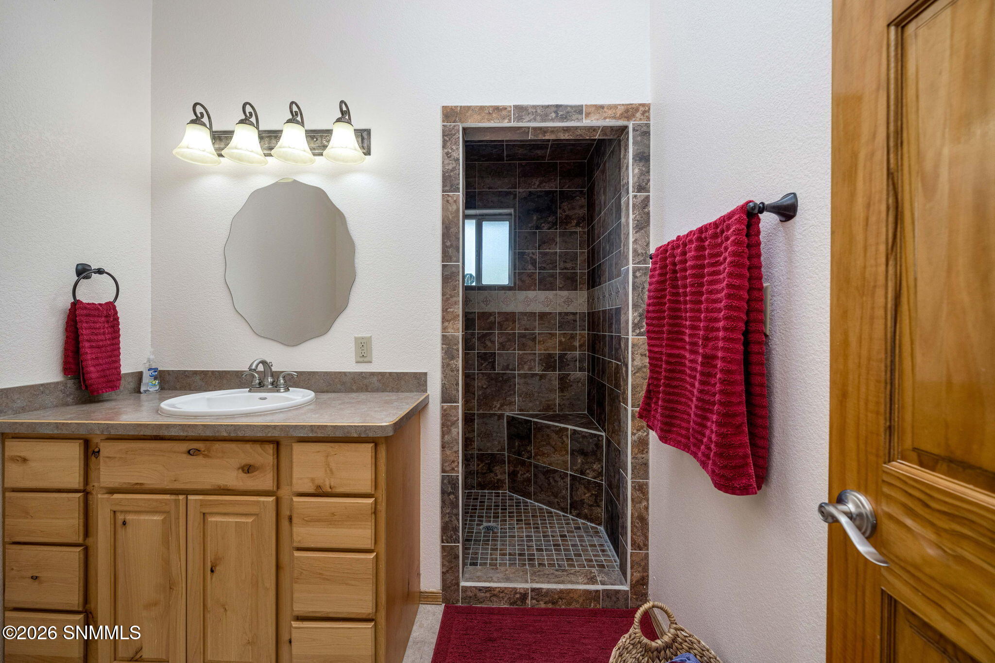 60- Castia- bathroom