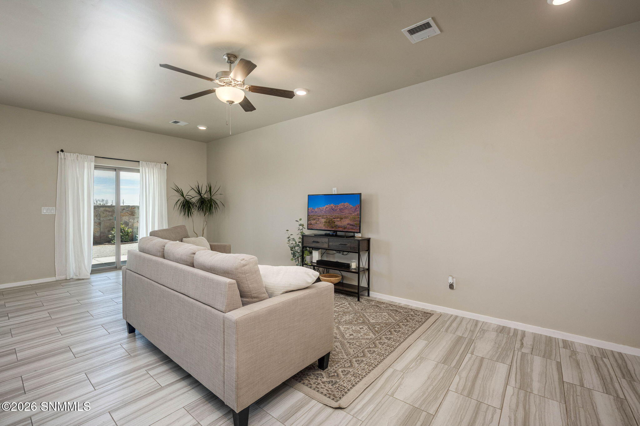 7-web-or-mls-Snappin Homes (Caspian3866)