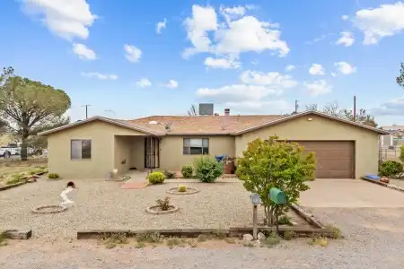 5011 Calle Del Ranchero, Las Cruces, New Mexico 88011, 3 Bedrooms Bedrooms, ,1.75 BathroomsBathrooms,Residential,For Sale,Calle Del Ranchero,2601061