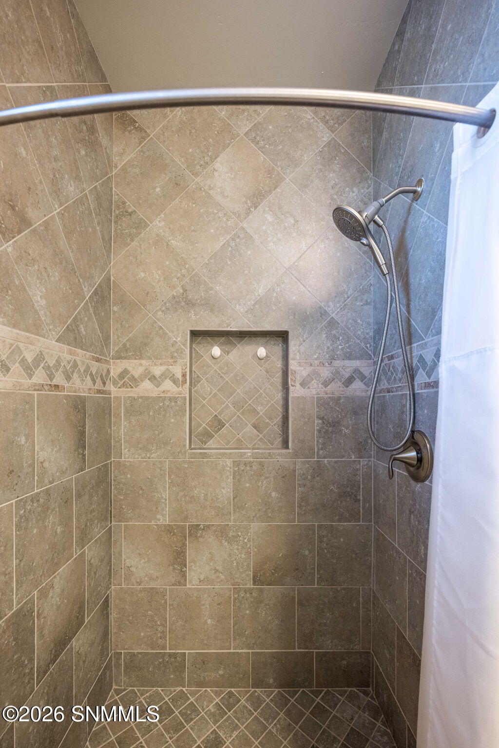 30-web-or-mls-Snappin Homes (Maya3688)-3