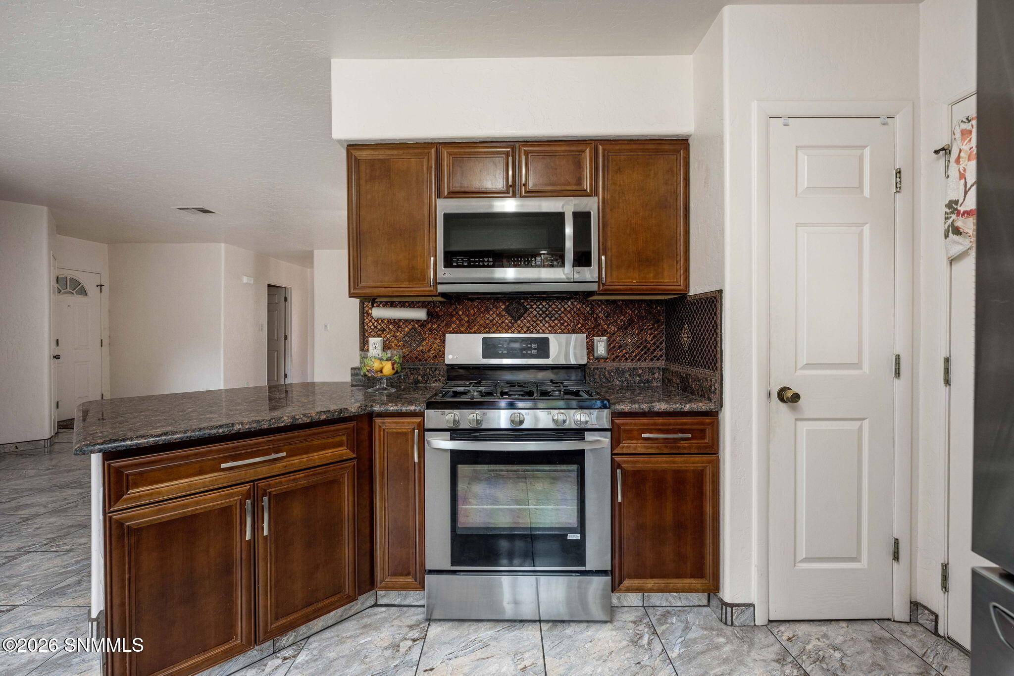 11-web-or-mls-Snappin Homes (Barclay2390