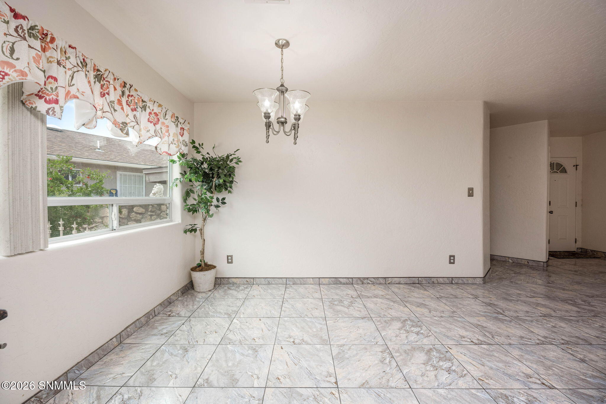 12-web-or-mls-Snappin Homes (Barclay2390