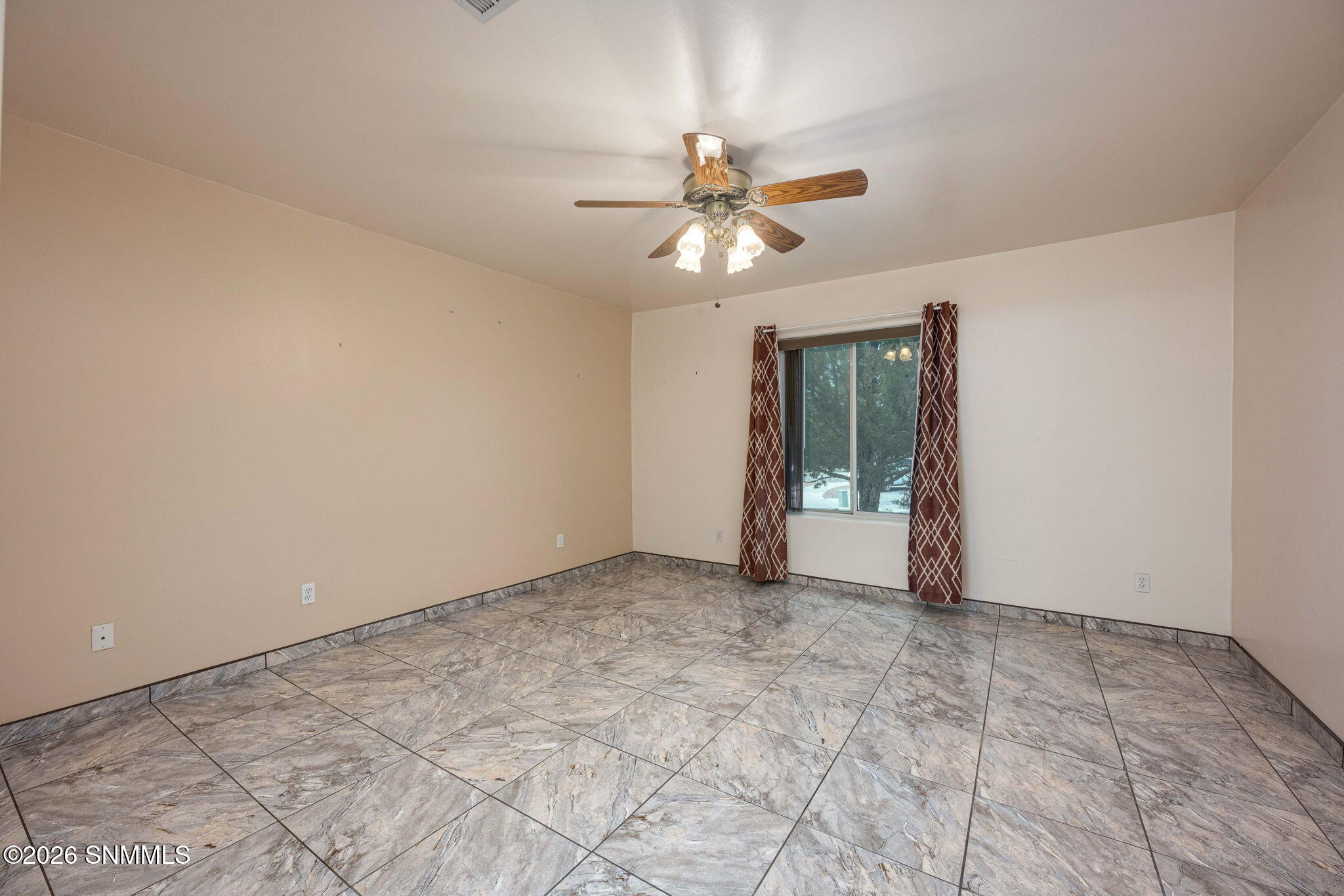 13-web-or-mls-Snappin Homes (Barclay2390