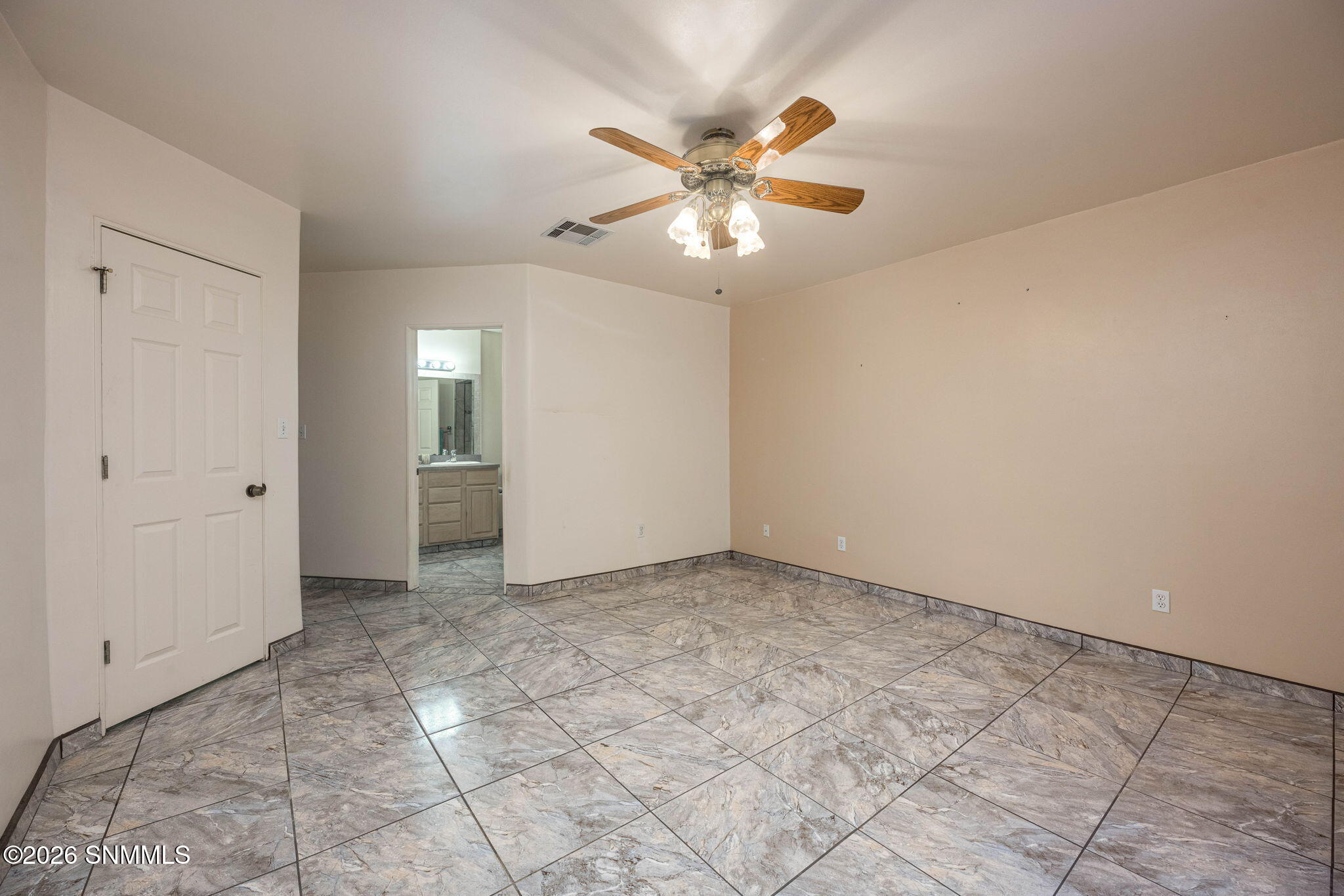 14-web-or-mls-Snappin Homes (Barclay2390