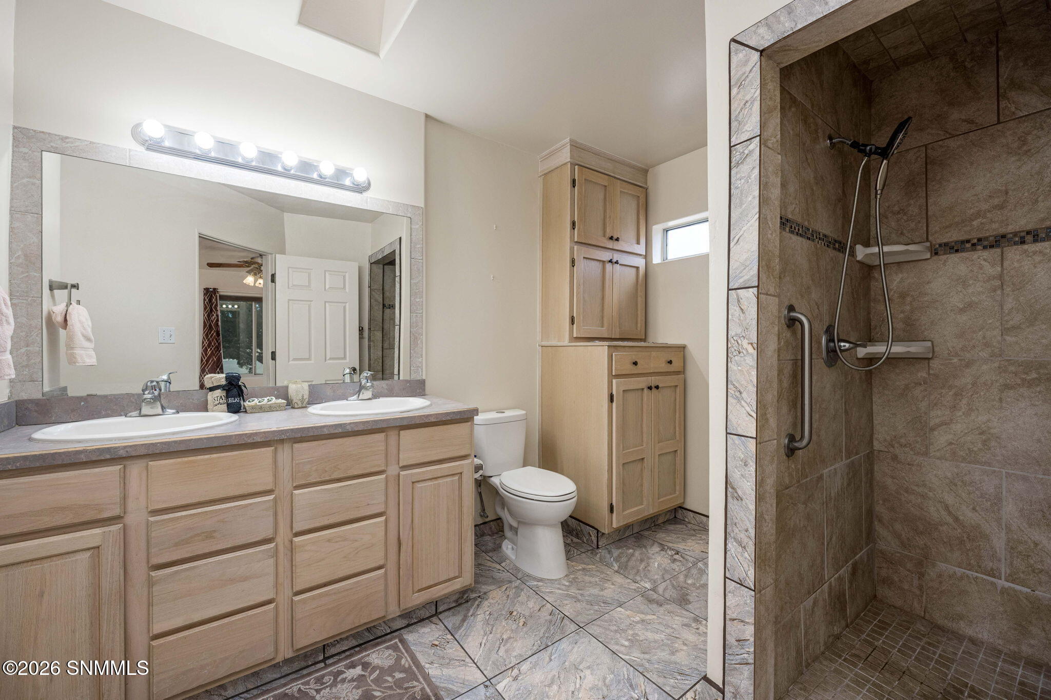 15-web-or-mls-Snappin Homes (Barclay2390