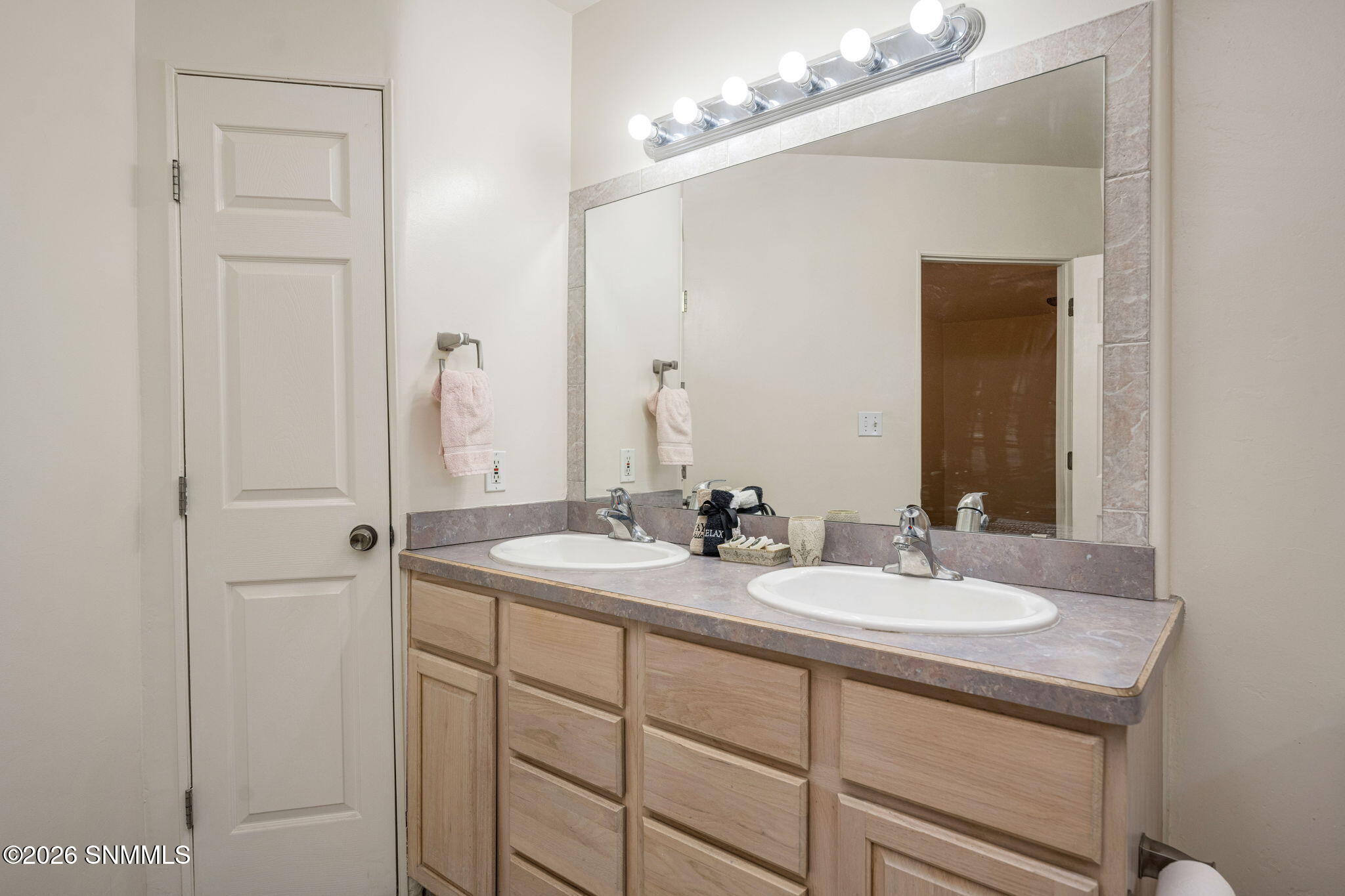 17-web-or-mls-Snappin Homes (Barclay2390