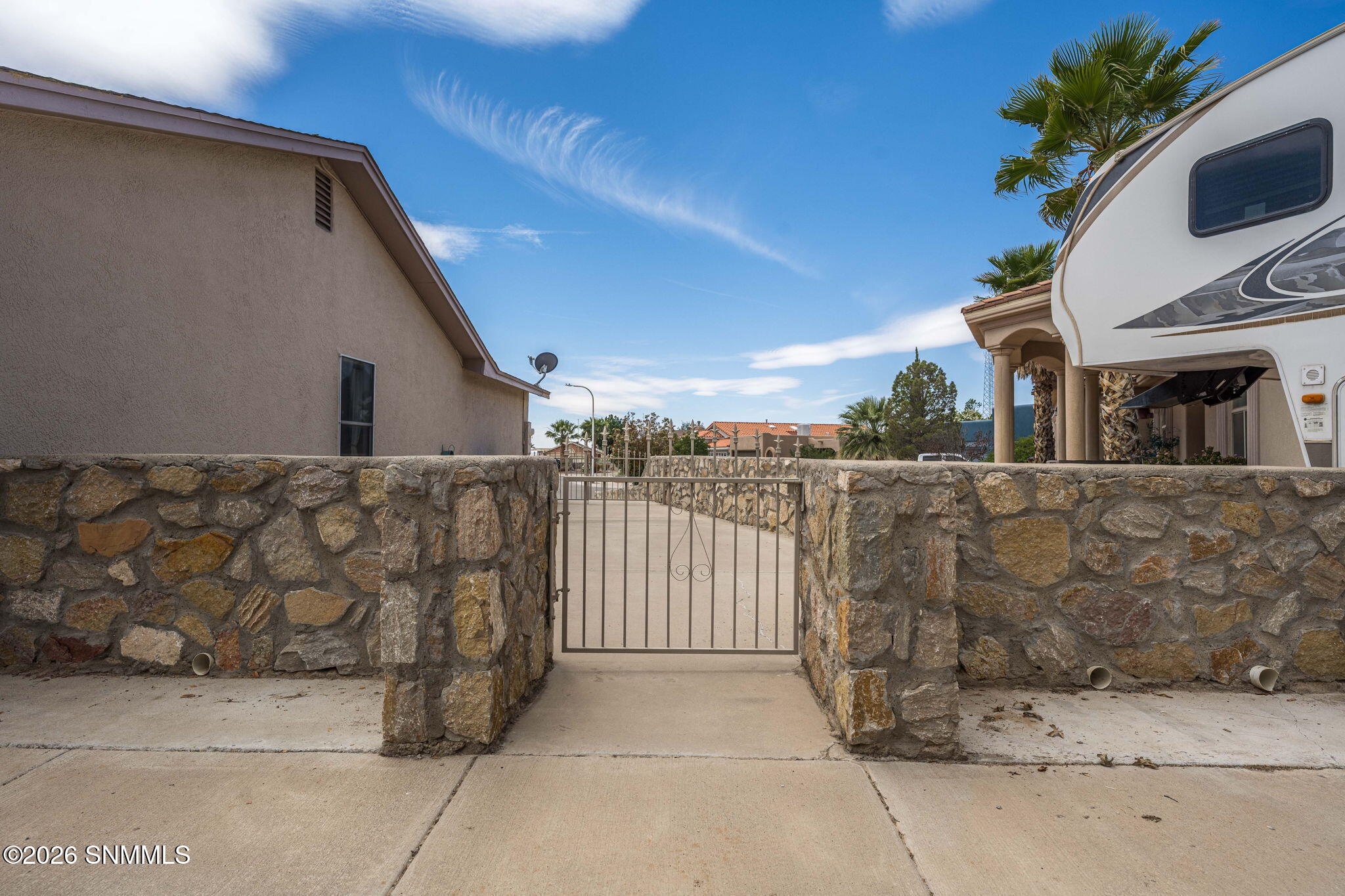 35-web-or-mls-Snappin Homes (Barclay2390