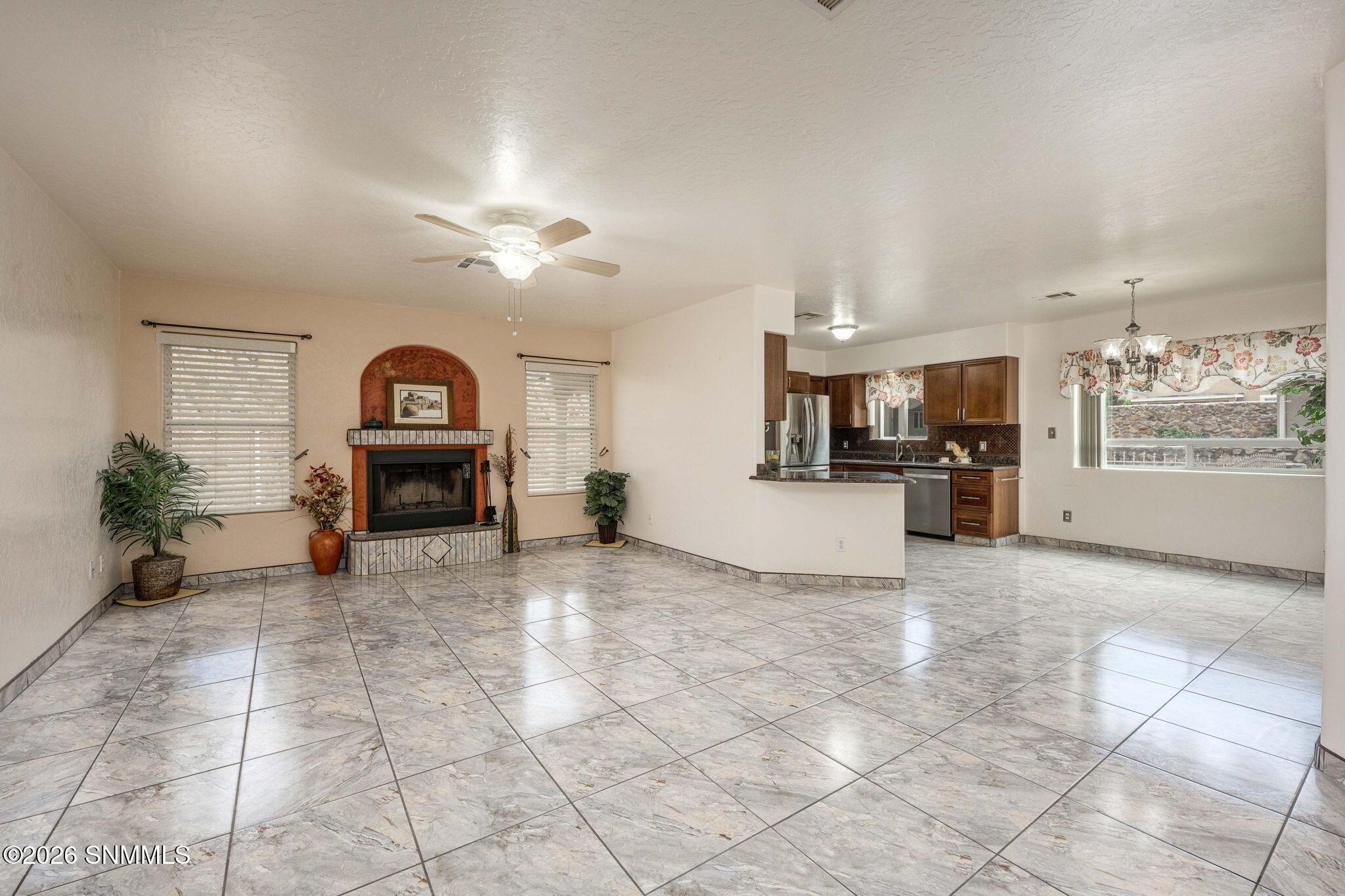 4-web-or-mls-Snappin Homes (Barclay2390)