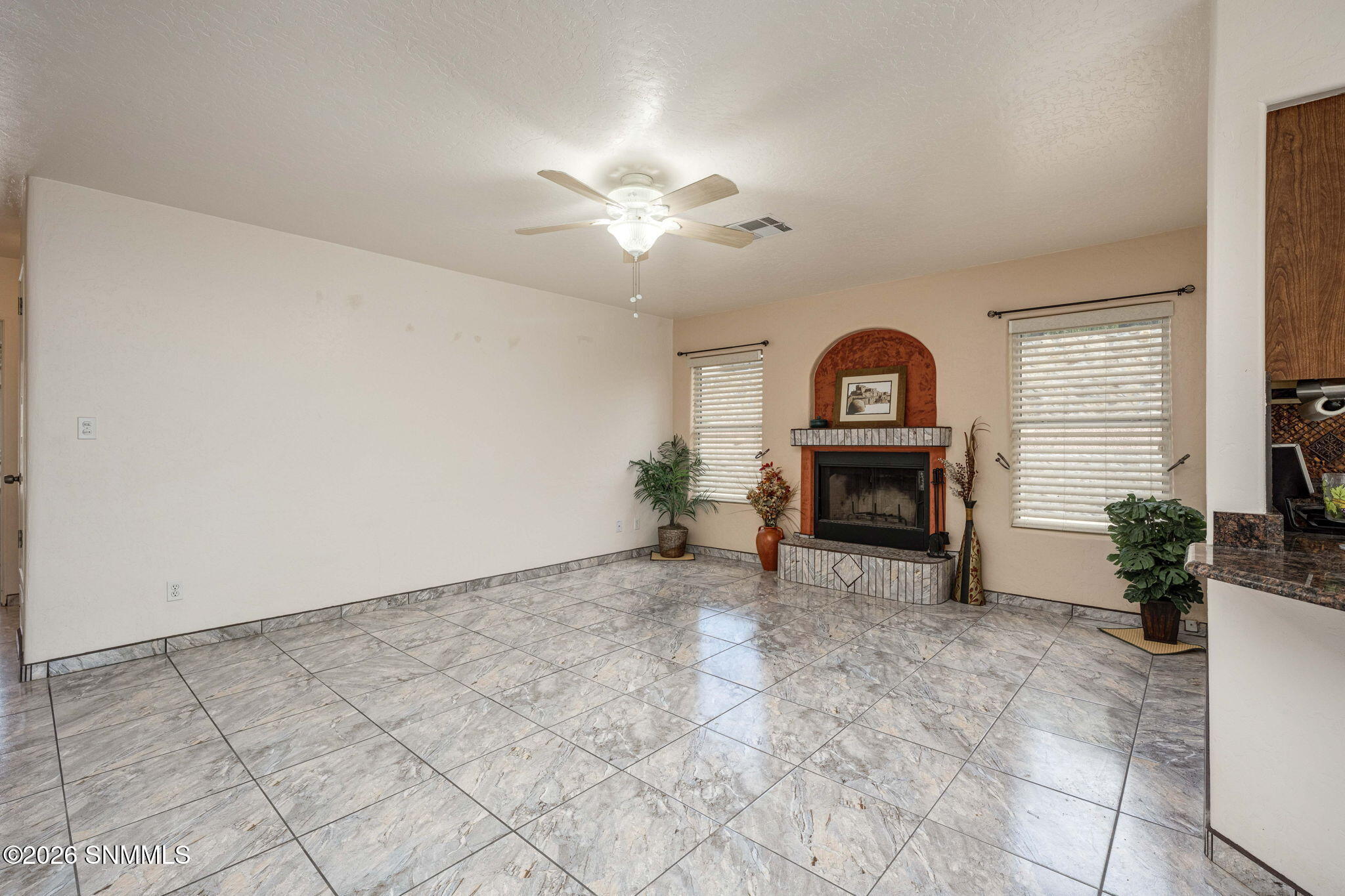 6-web-or-mls-Snappin Homes (Barclay2390)