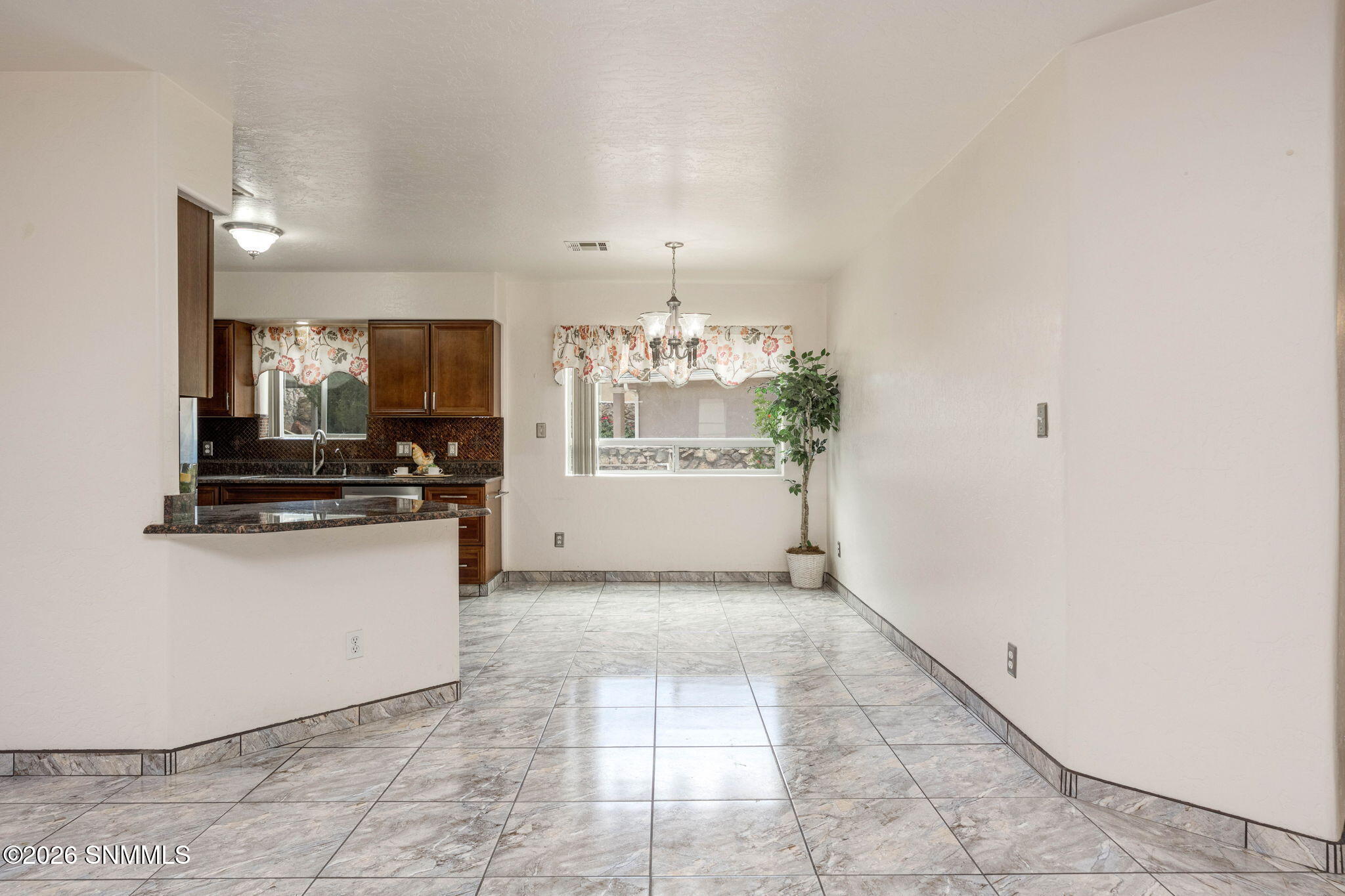 7-web-or-mls-Snappin Homes (Barclay2390)