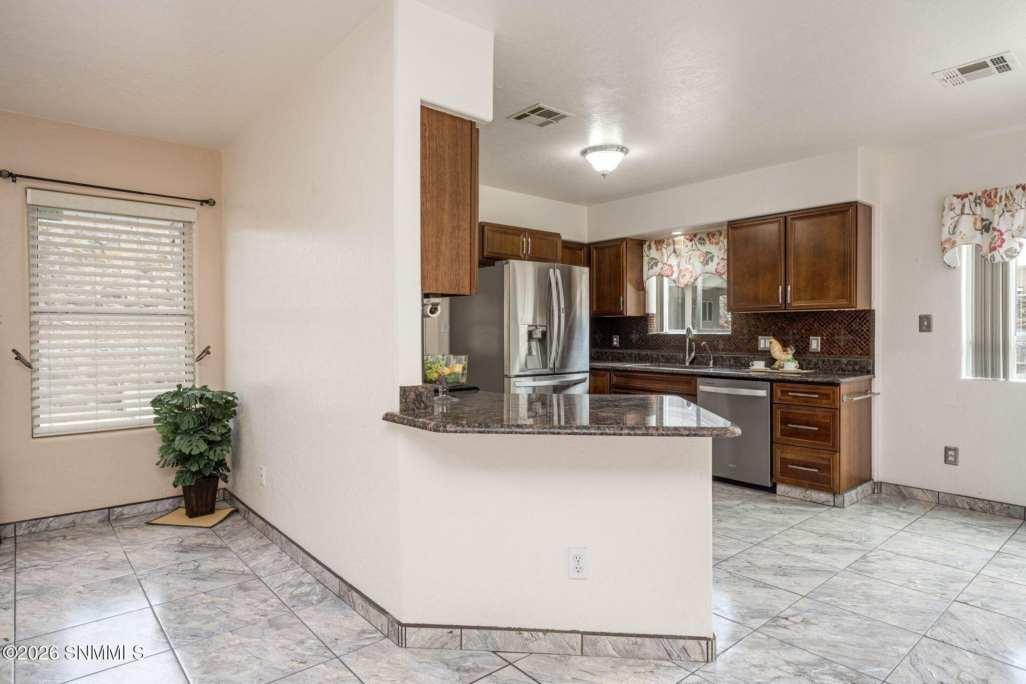 8-web-or-mls-Snappin Homes (Barclay2390)