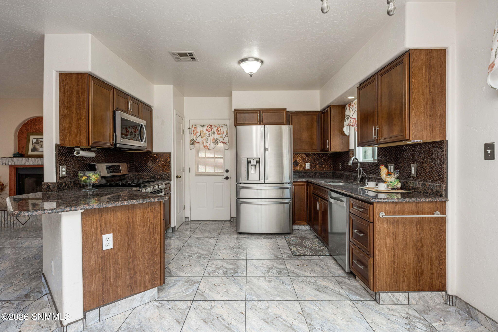 9-web-or-mls-Snappin Homes (Barclay2390)