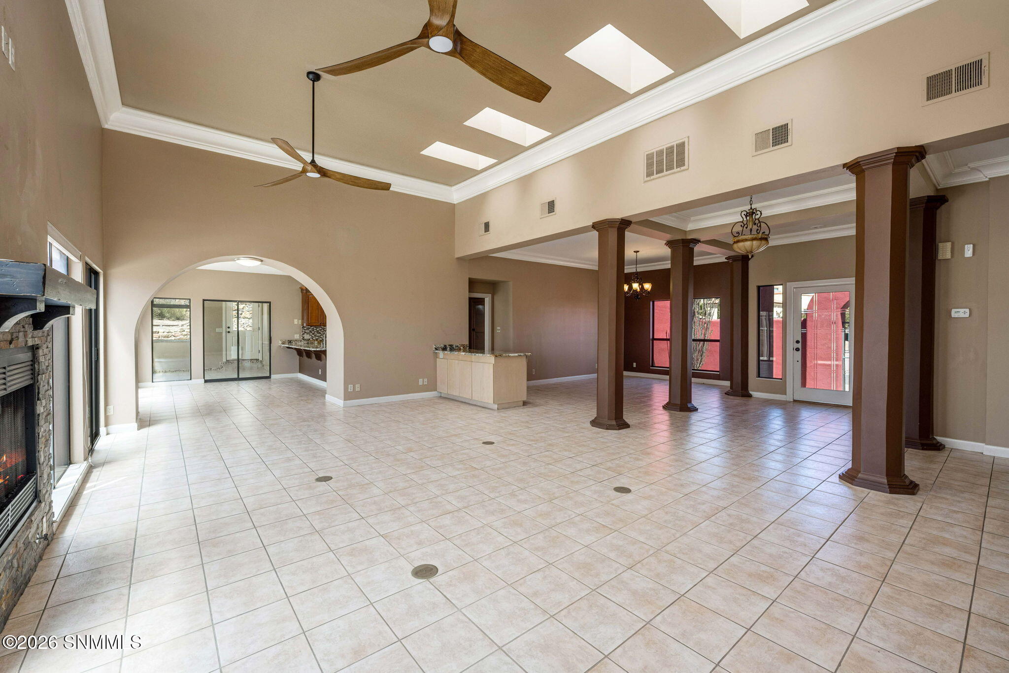 13-web-or-mls-Snappin Homes (ViaEmma6887