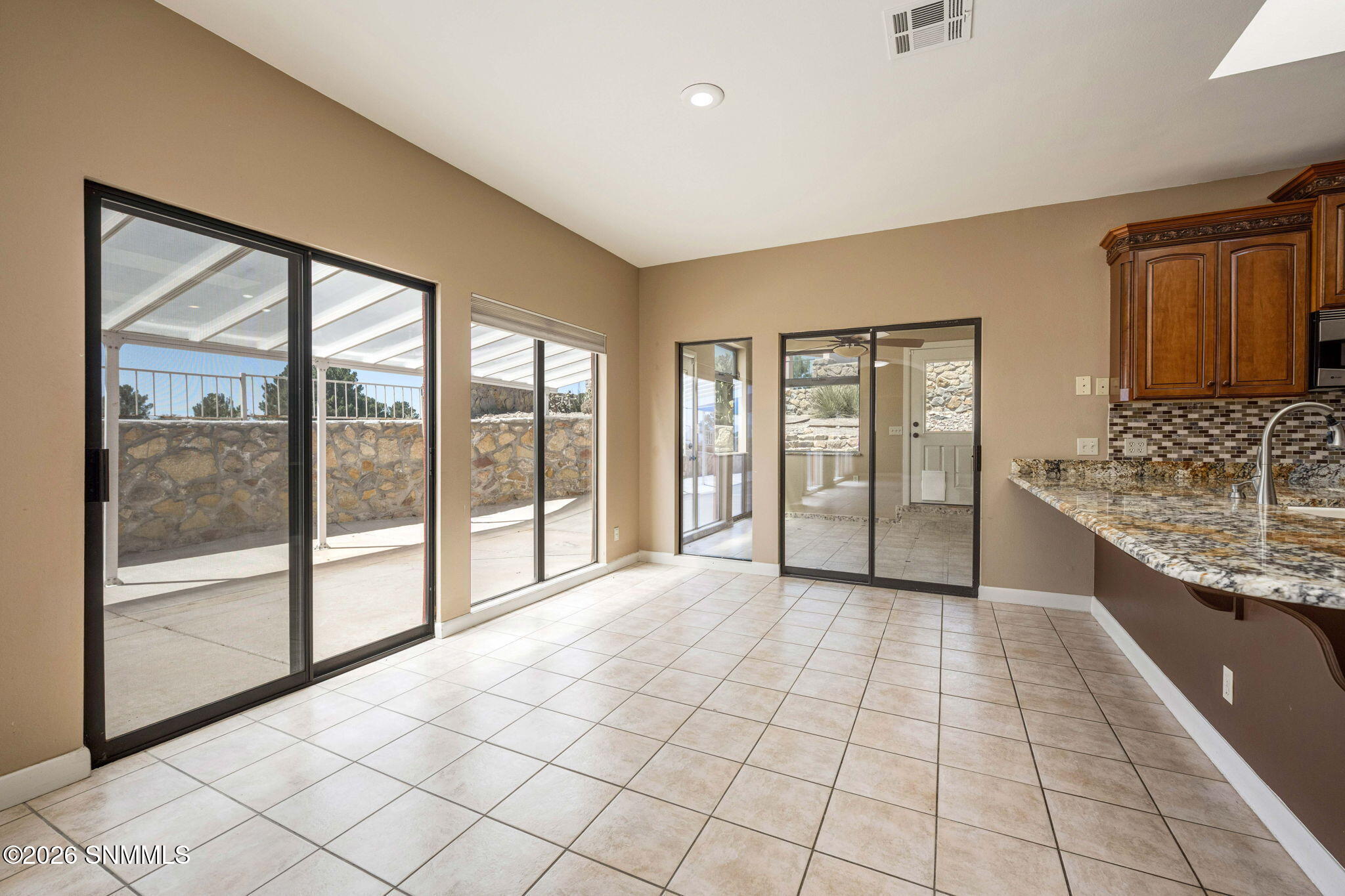 17-web-or-mls-Snappin Homes (ViaEmma6887