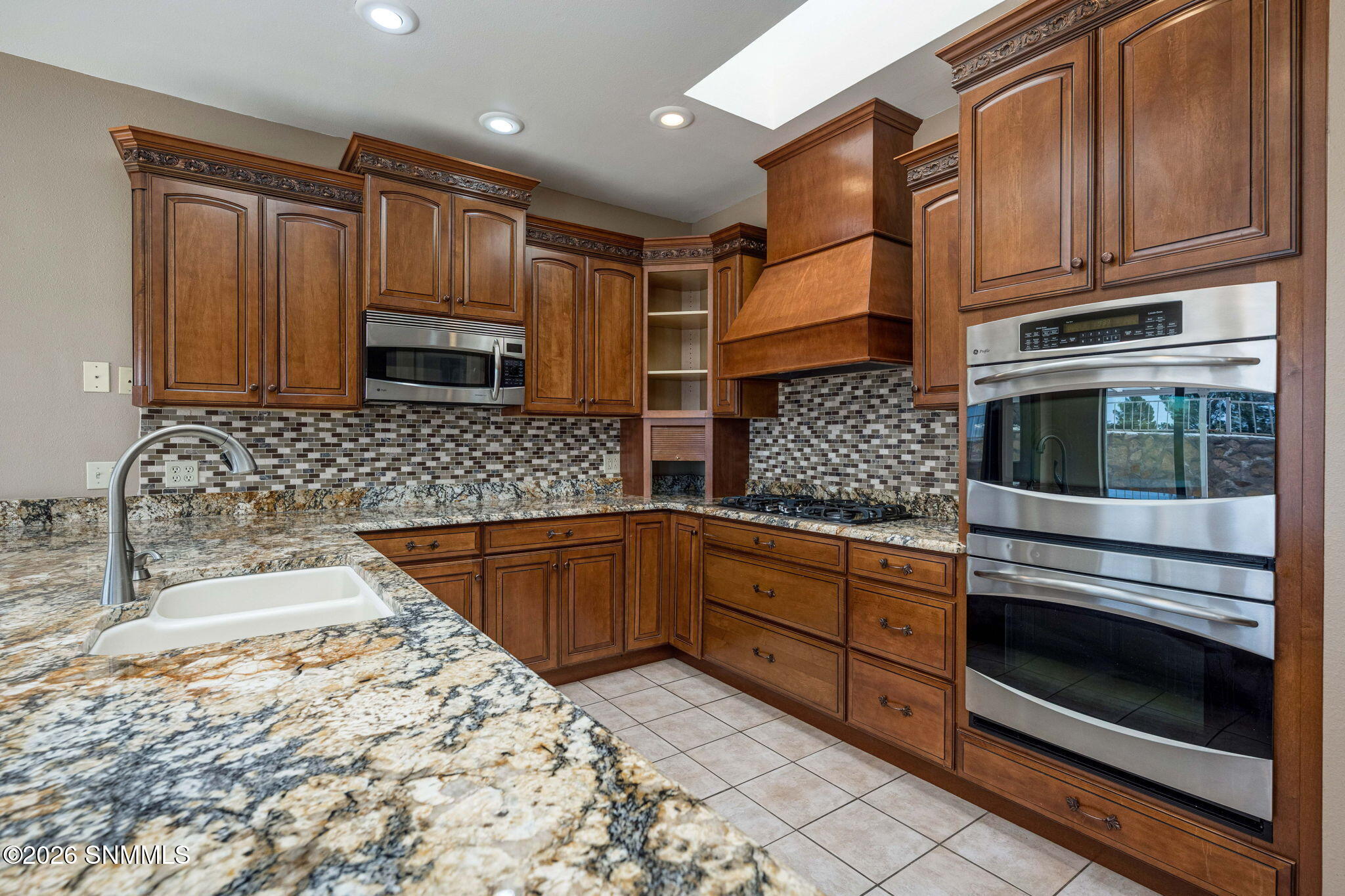 20-web-or-mls-Snappin Homes (ViaEmma6887