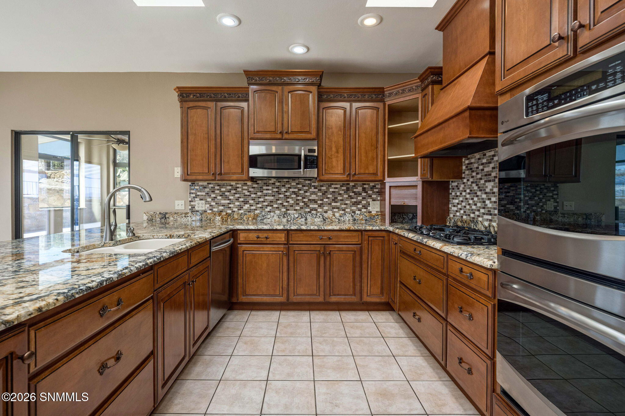 21-web-or-mls-Snappin Homes (ViaEmma6887