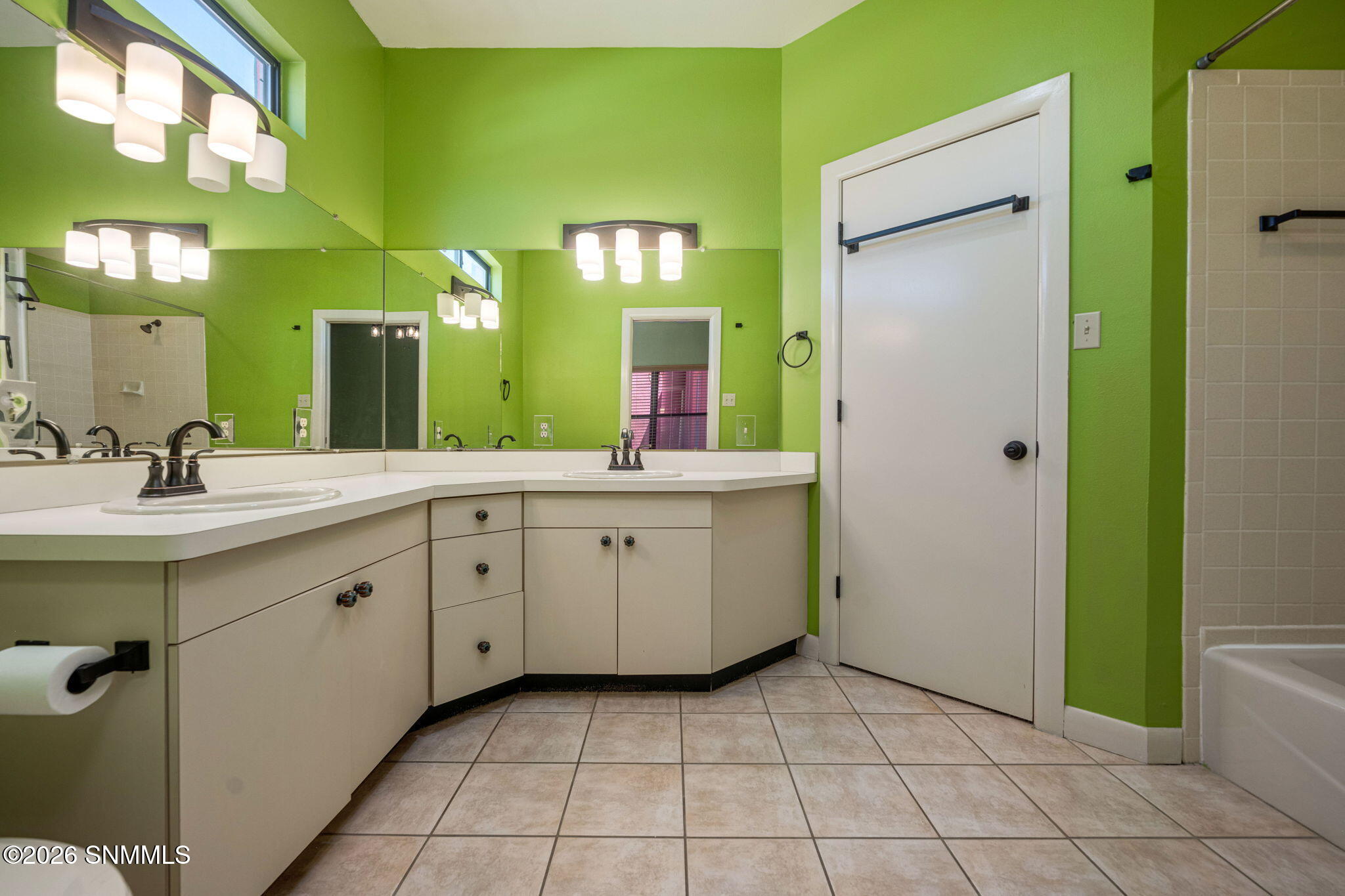 38-web-or-mls-Snappin Homes (ViaEmma6887