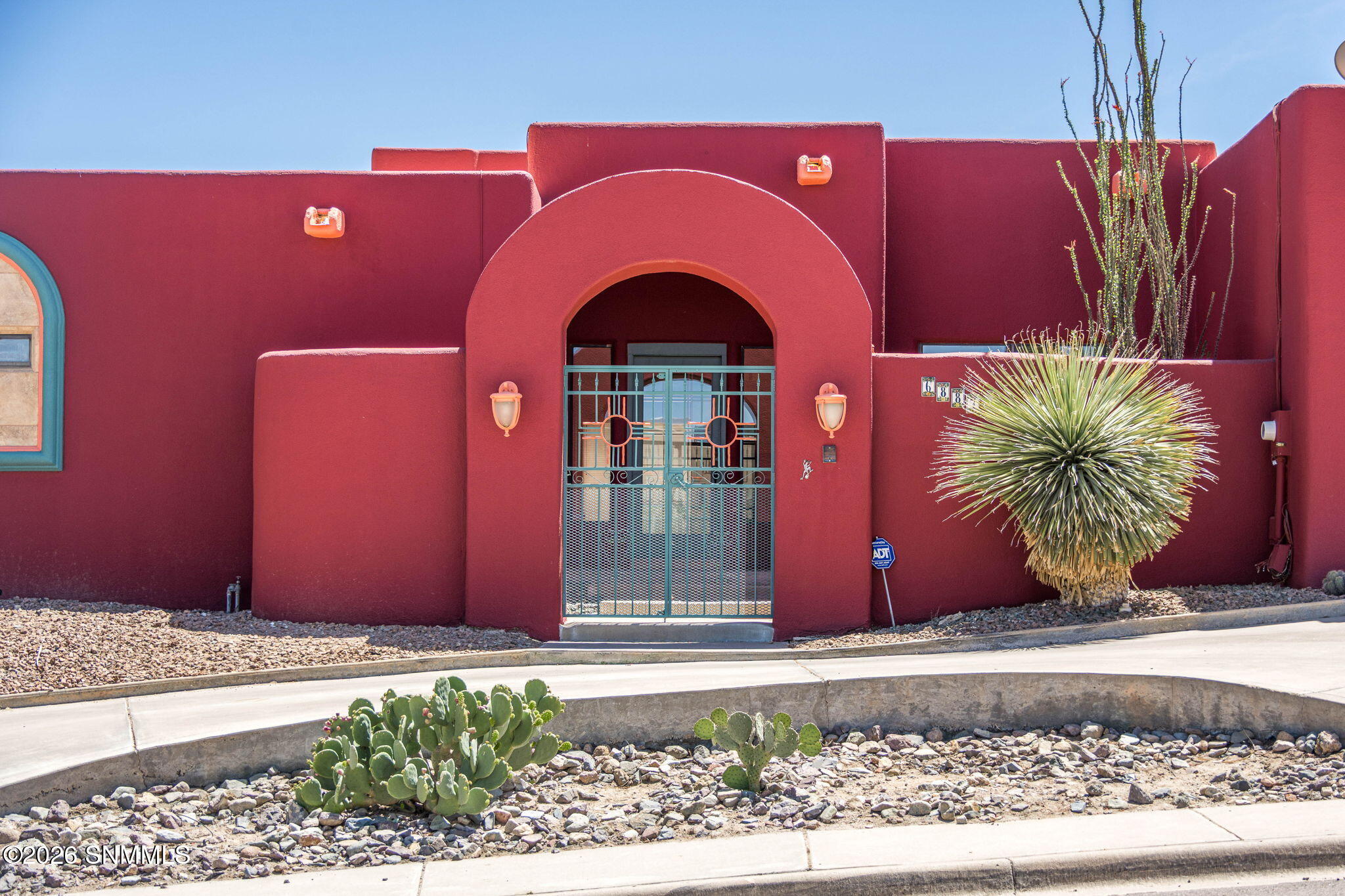 4-web-or-mls-Snappin Homes (ViaEmma6887)