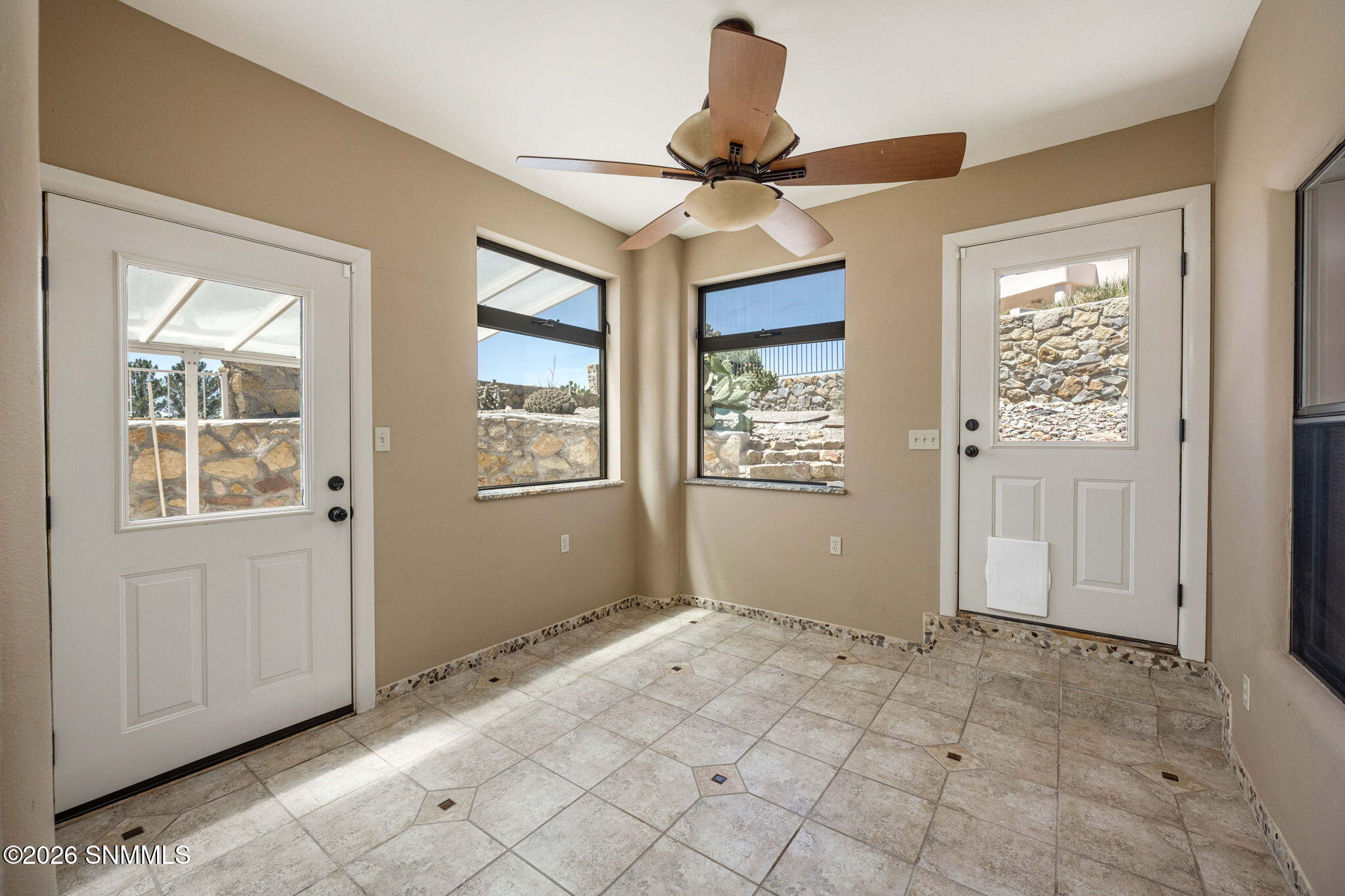 46-web-or-mls-Snappin Homes (ViaEmma6887