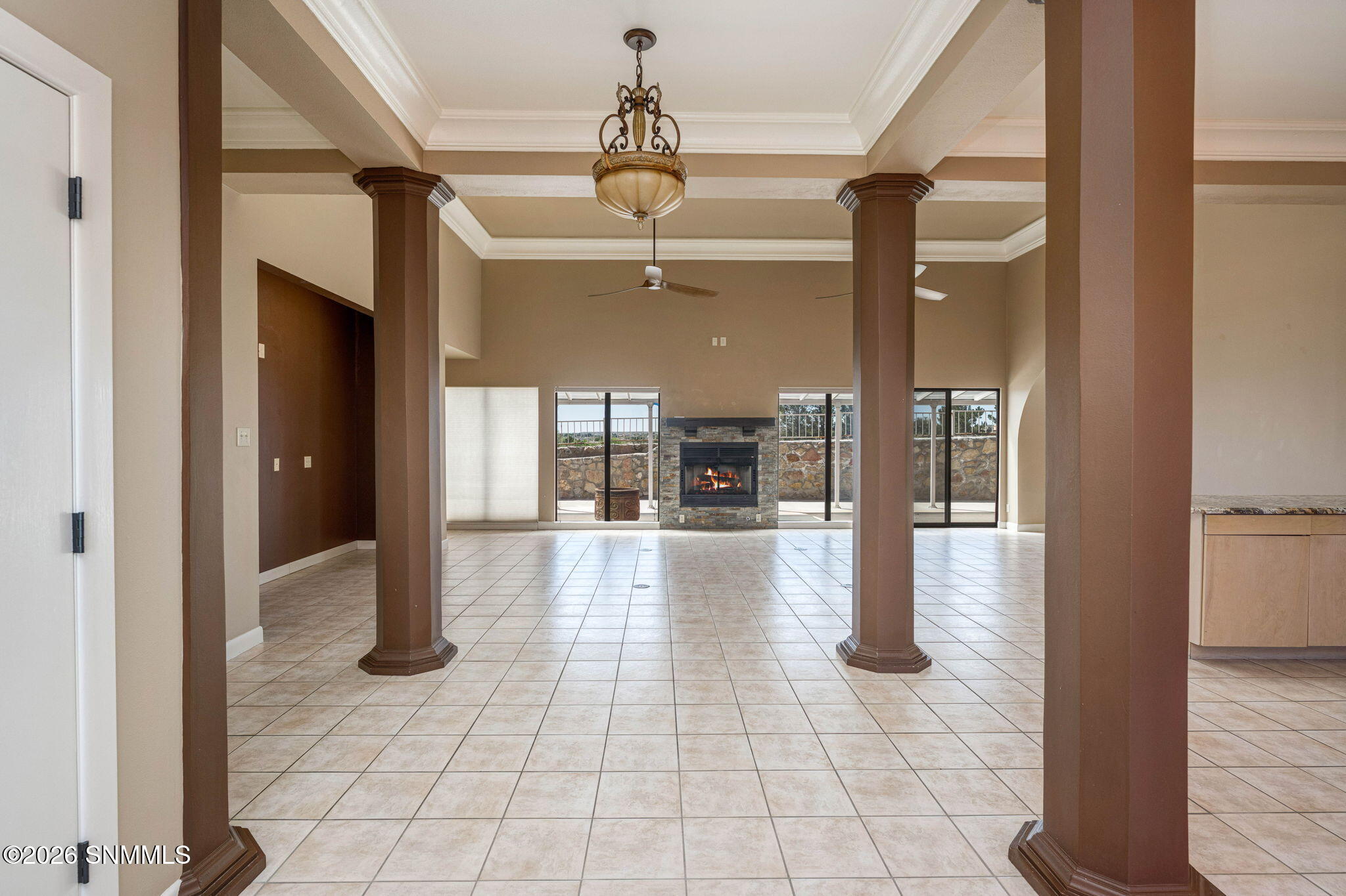 7-web-or-mls-Snappin Homes (ViaEmma6887)