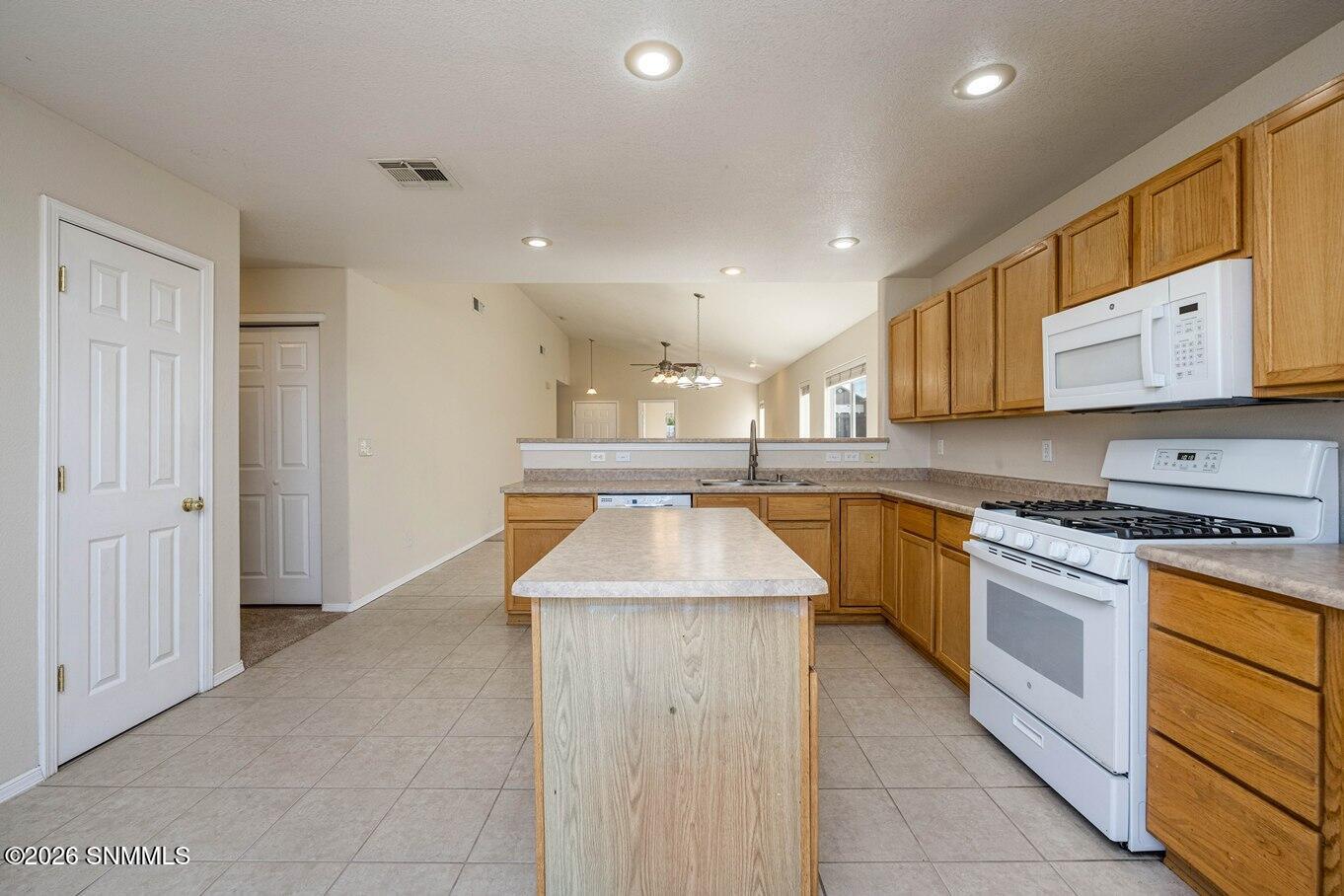 10-Kitchen - 4379 Kingston Rd