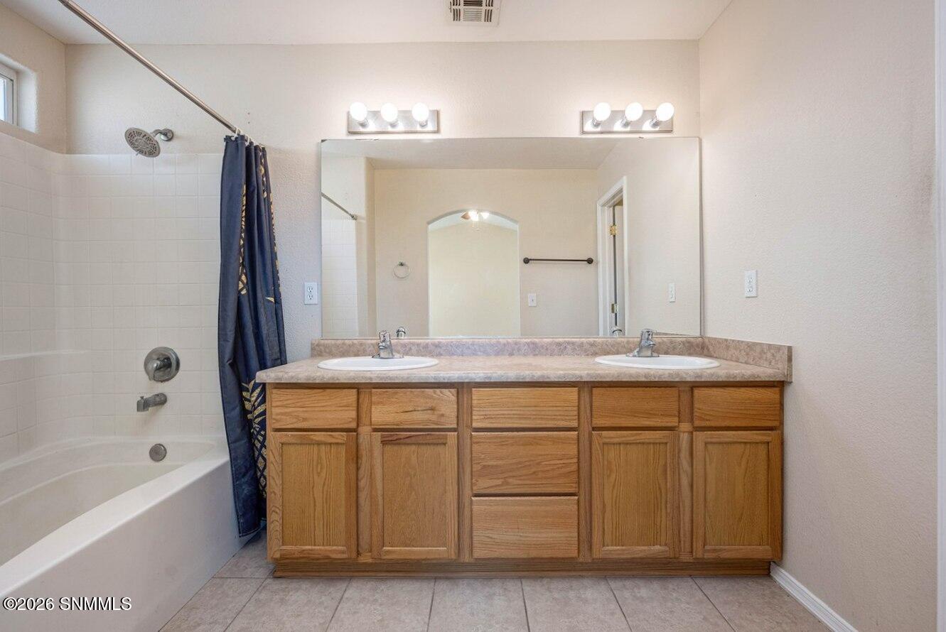 15-Master Bath - 4379 Kingston Rd