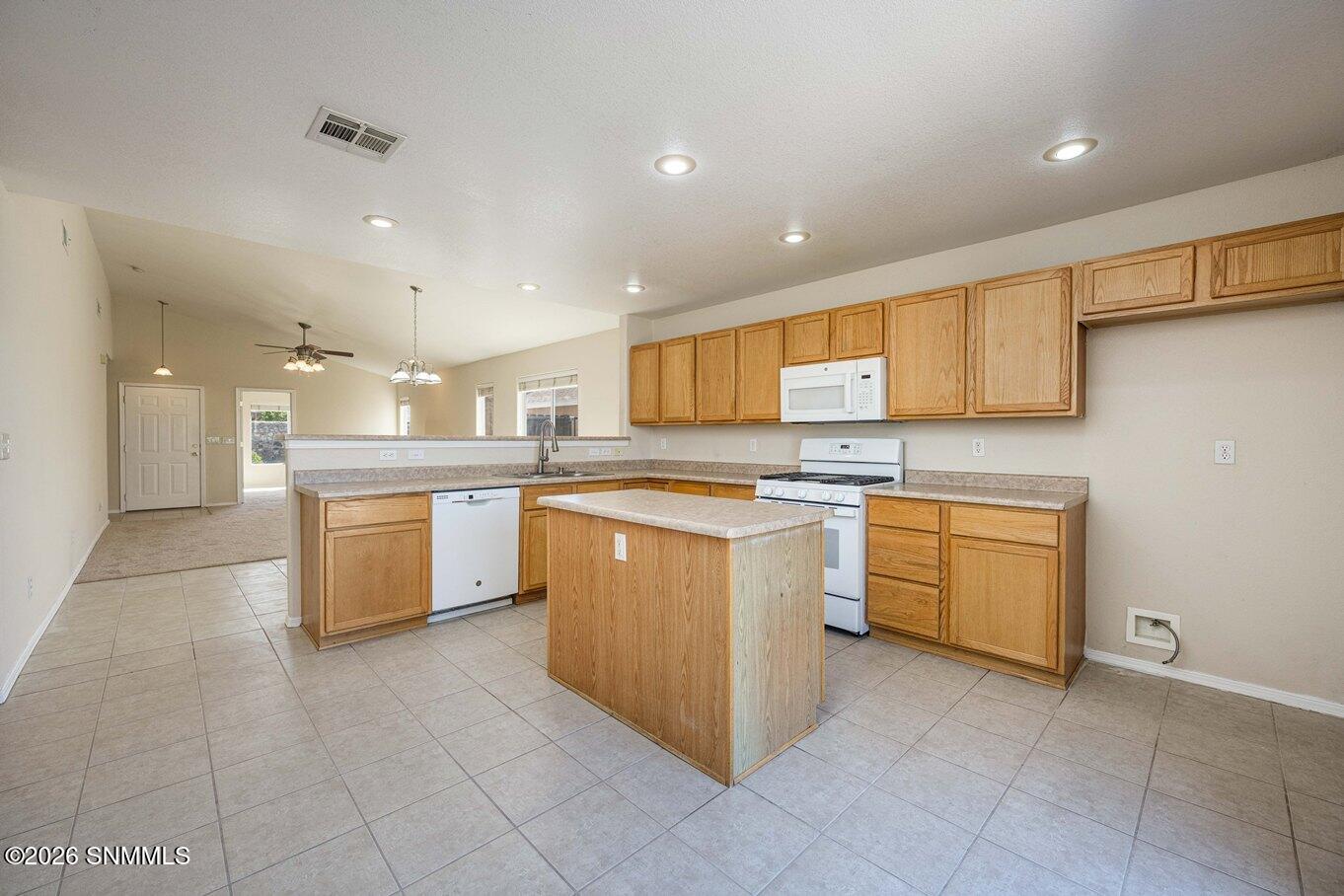 09-Kitchen - 4379 Kingston Rd
