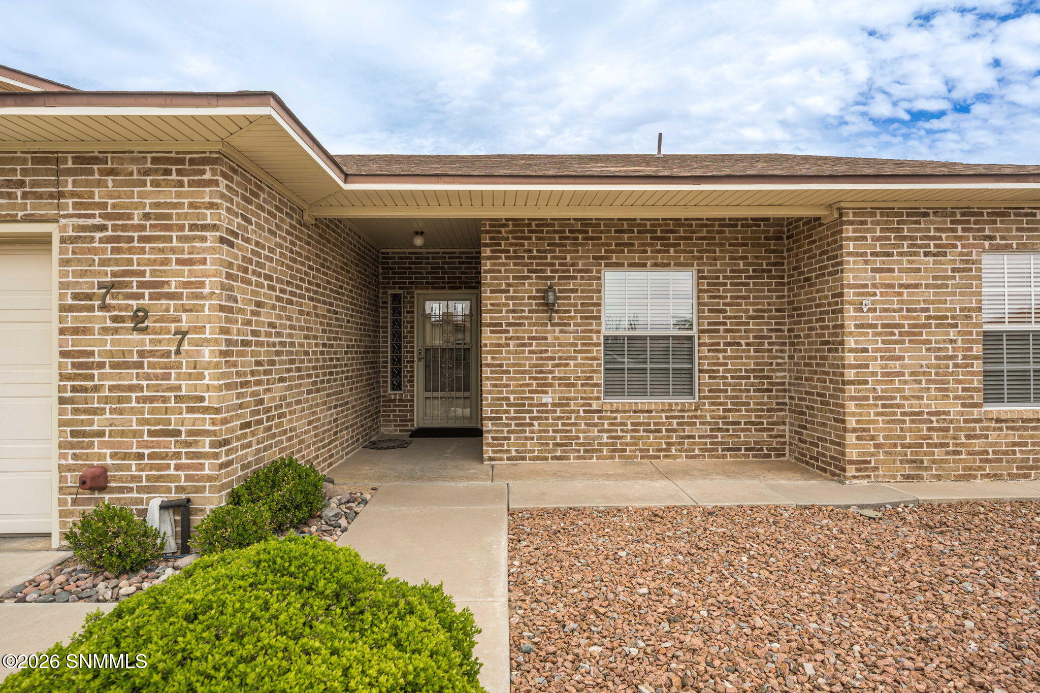 3-web-or-mls-Snappin Homes (MesaPoint727