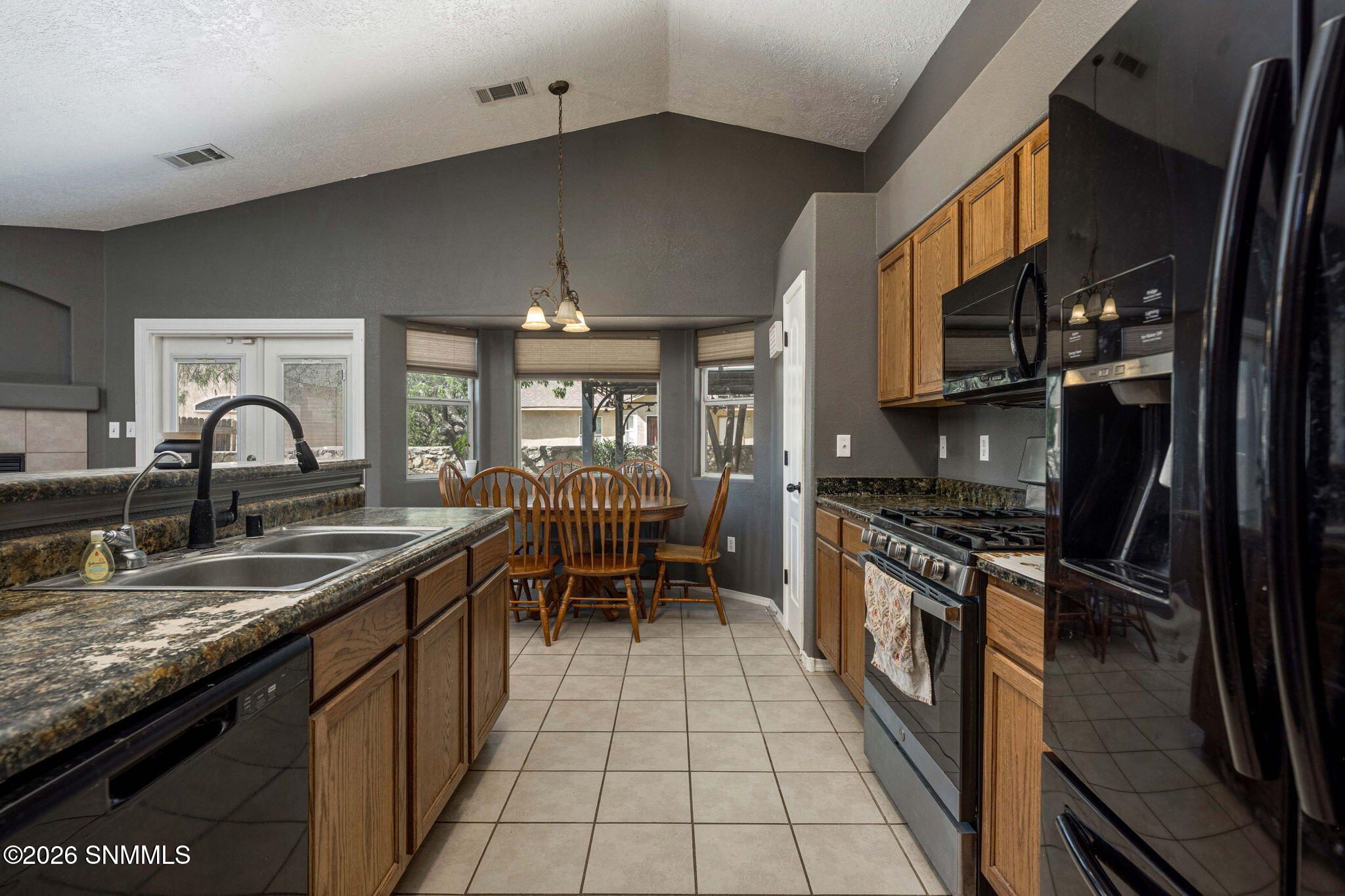 12-web-or-mls-Snappin Homes (EastMesa574