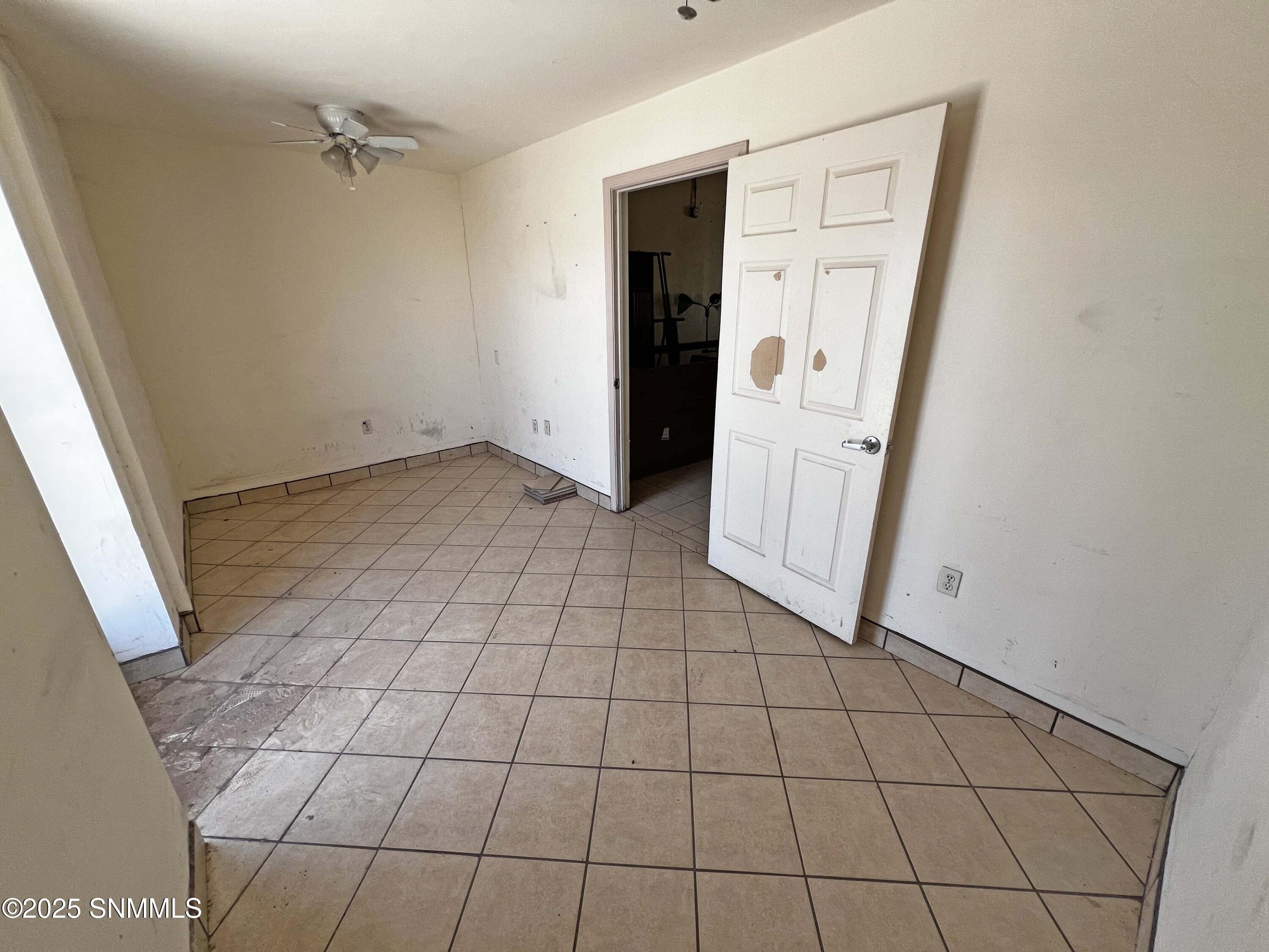 1570 W Picacho - Old Barber Shop Space E