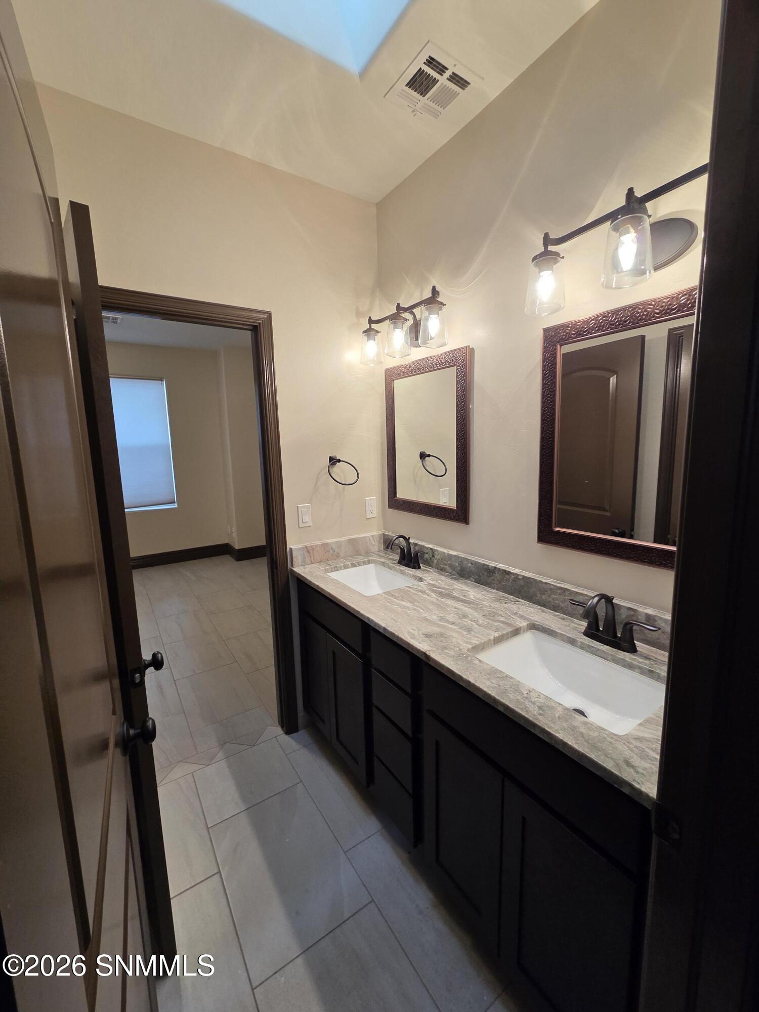 secondary bathroom