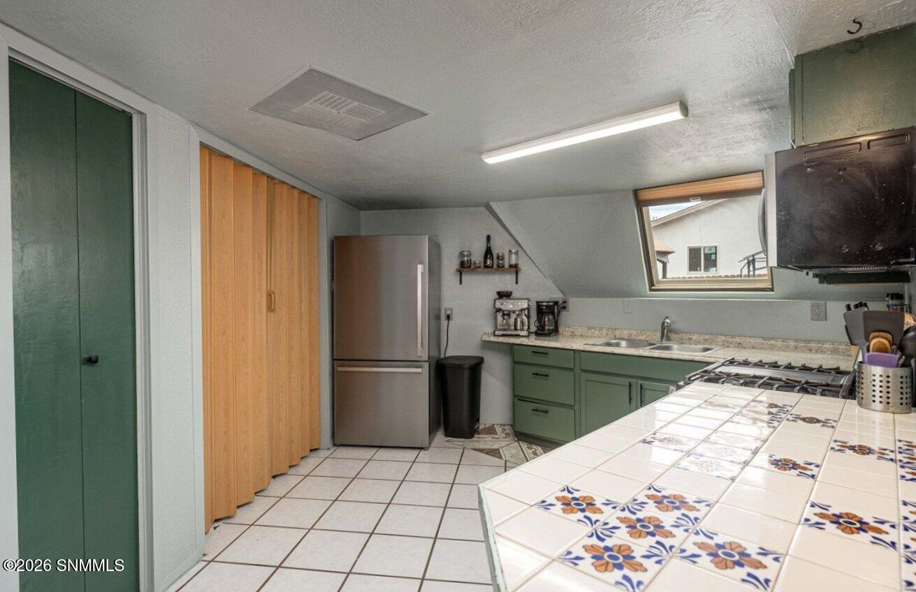 10-Kitchen-5175 Creek Trail