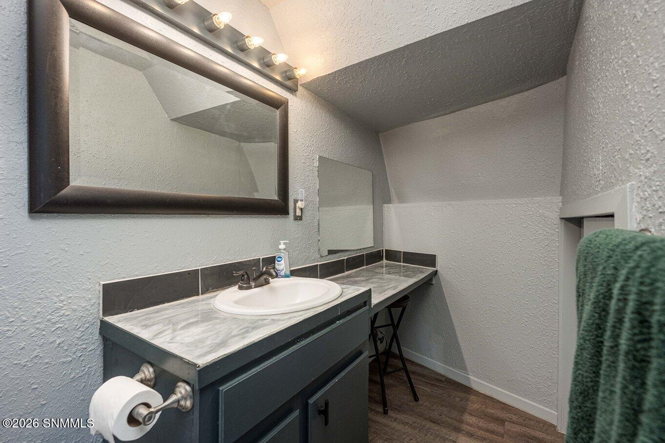 20-Master Bathroom-5175 Creek Trail