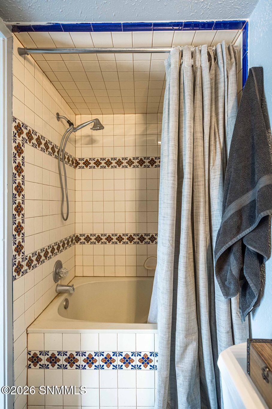 21-Master Bathroom-5175 Creek Trail
