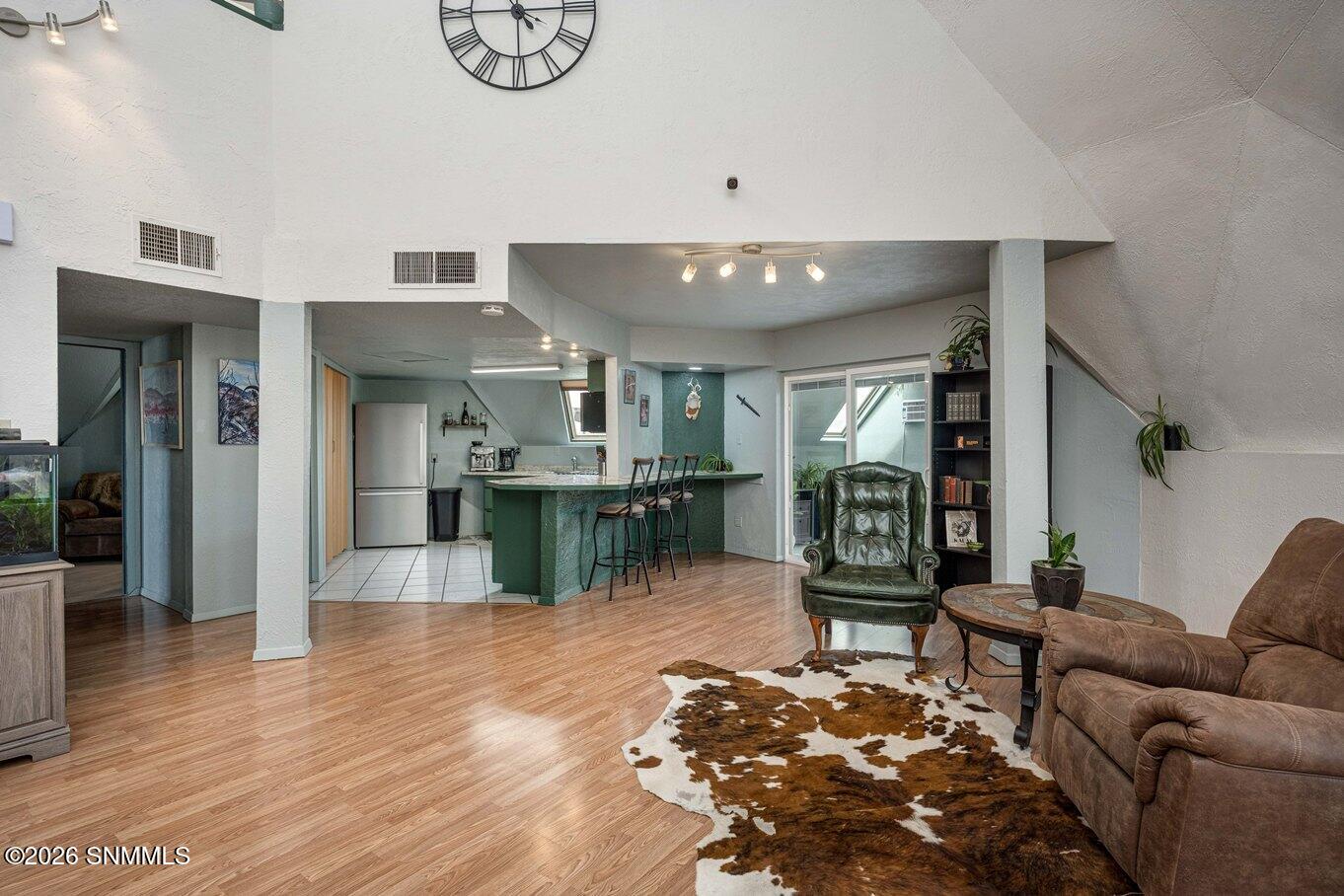 07-Kitchen Entry-5175 Creek Trail
