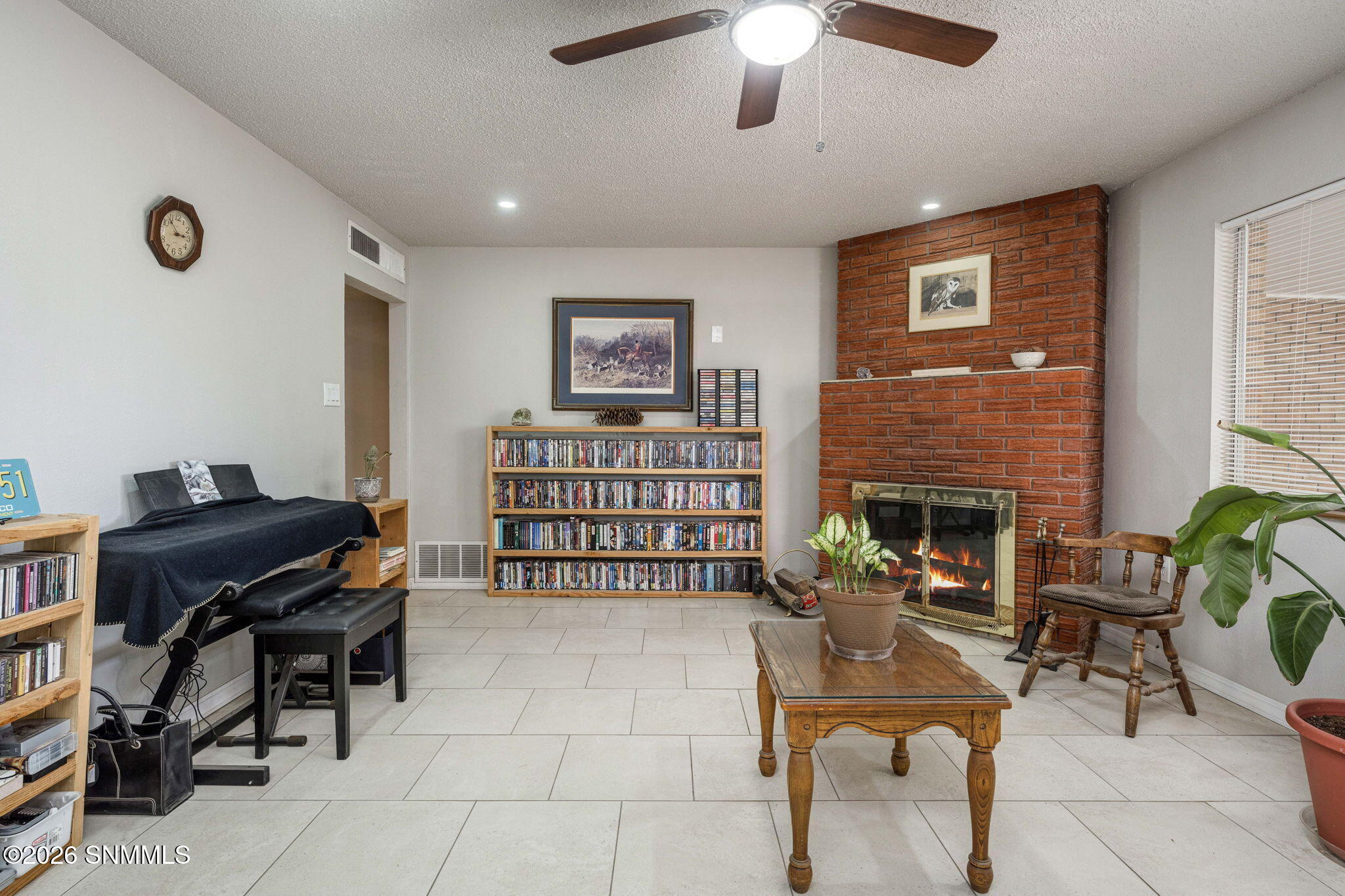 13-web-or-mls-Snappin Homes (Valencia167
