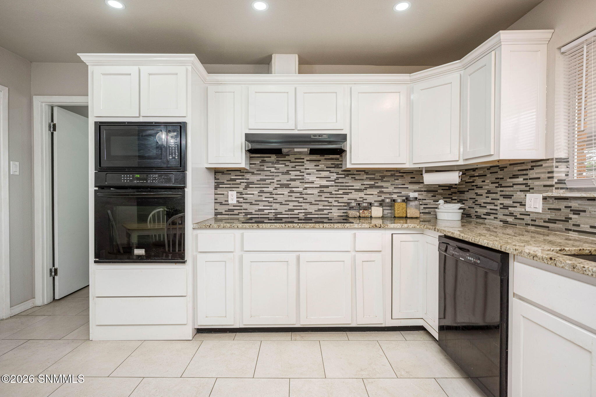 16-web-or-mls-Snappin Homes (Valencia167
