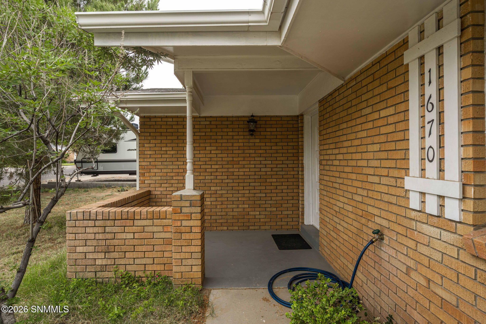 5-web-or-mls-Snappin Homes (Valencia1670