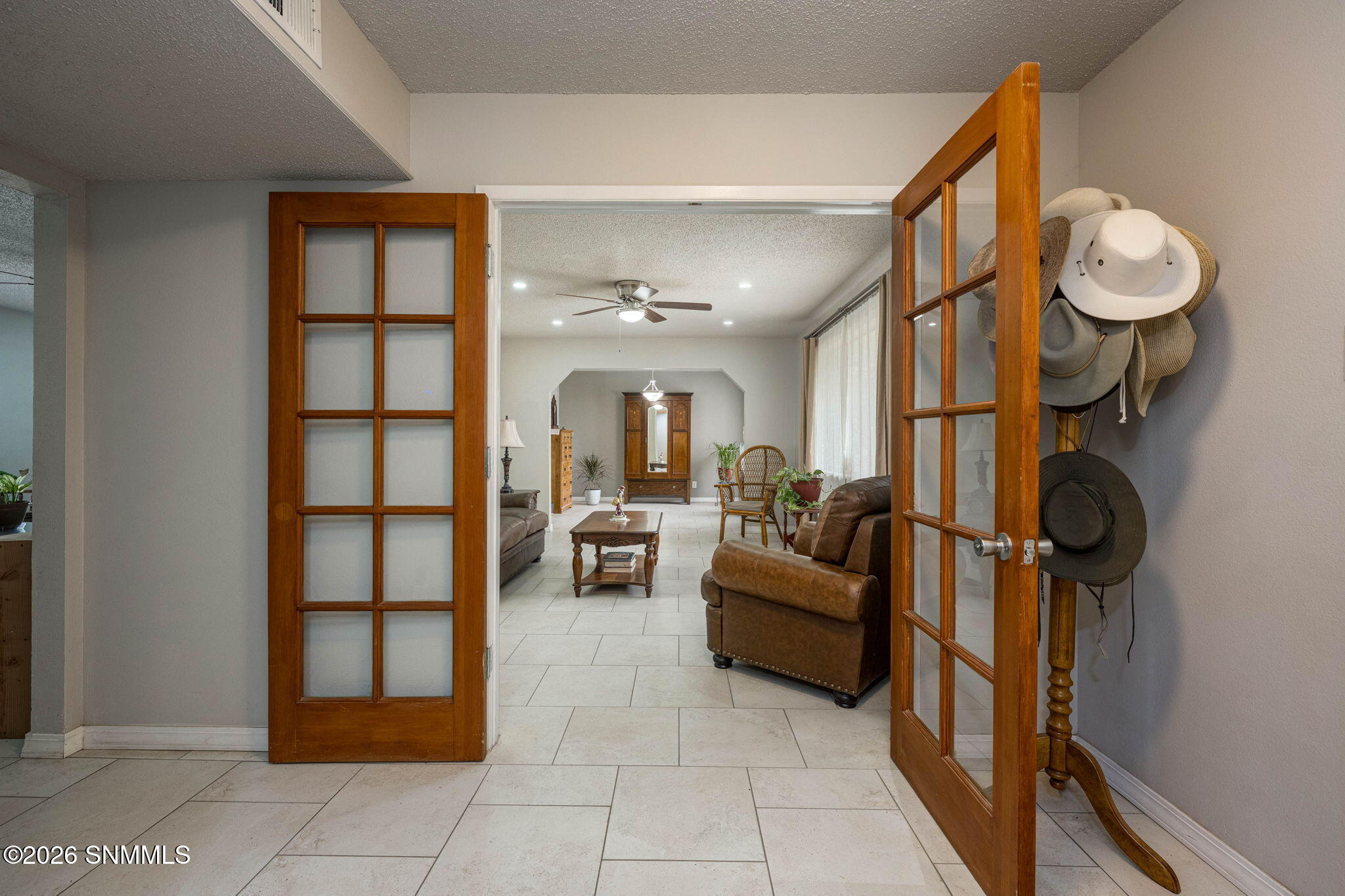7-web-or-mls-Snappin Homes (Valencia1670