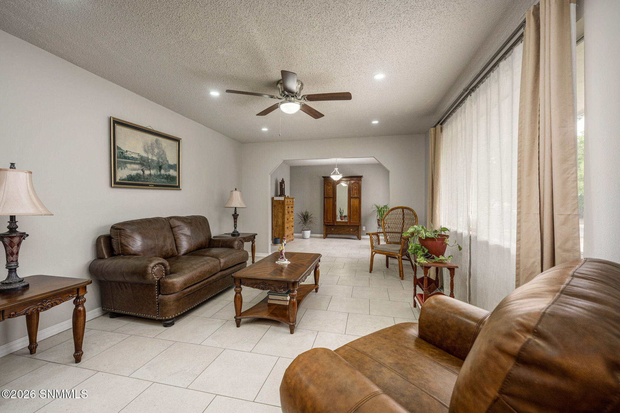 8-web-or-mls-Snappin Homes (Valencia1670