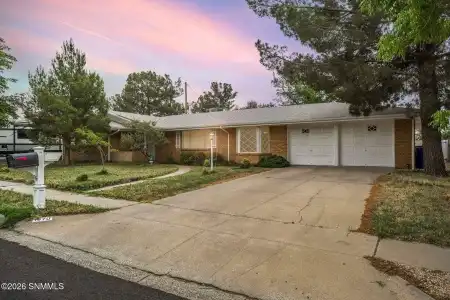 1670 Valencia Drive, Las Cruces, New Mexico 88001, 3 Bedrooms Bedrooms, ,1.75 BathroomsBathrooms,Residential,For Sale,Valencia,2601395
