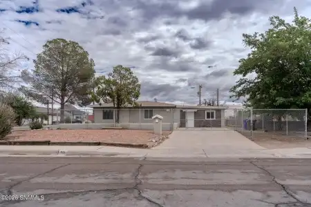 801 Chaparro Street, Las Cruces, New Mexico 88001, 4 Bedrooms Bedrooms, ,2 BathroomsBathrooms,Residential,For Sale,Chaparro,2601486