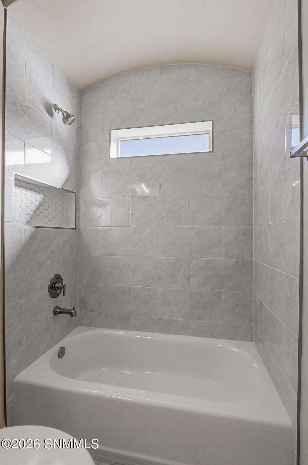 Guest Tub/Shower
