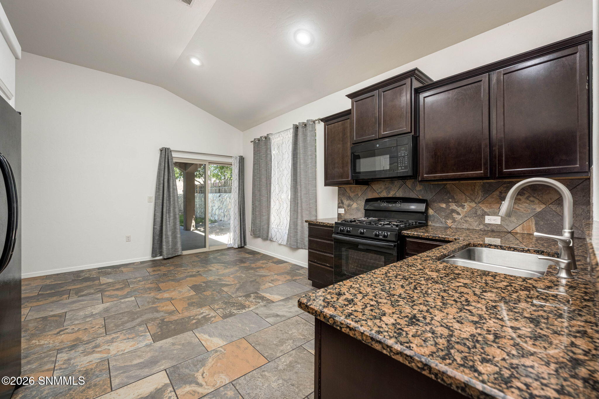 10-web-or-mls-Snappin Homes (Rimrock4729