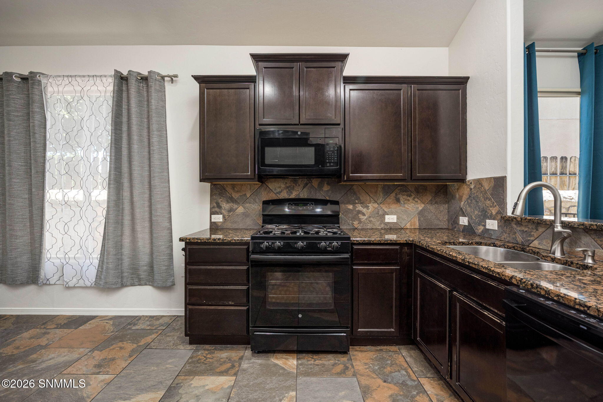 11-web-or-mls-Snappin Homes (Rimrock4729